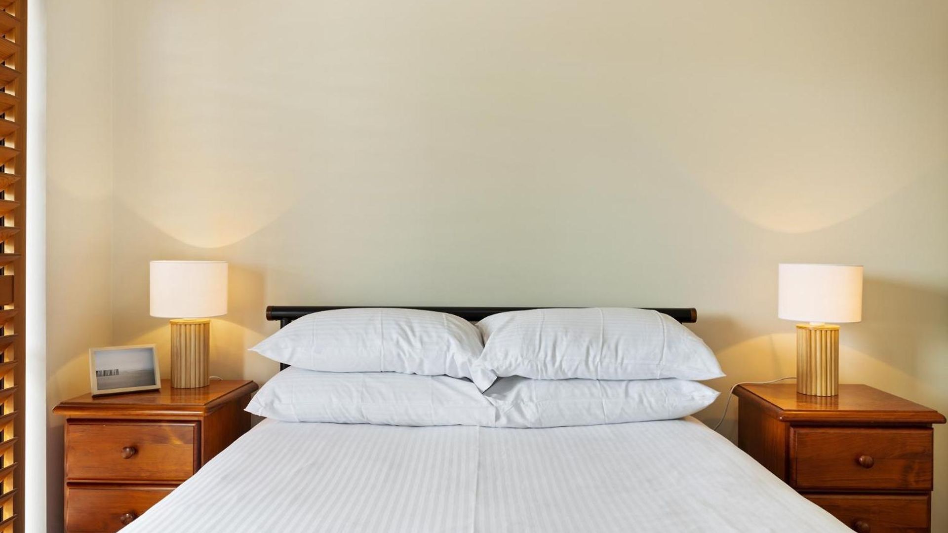 Charming 2-bed With Views *