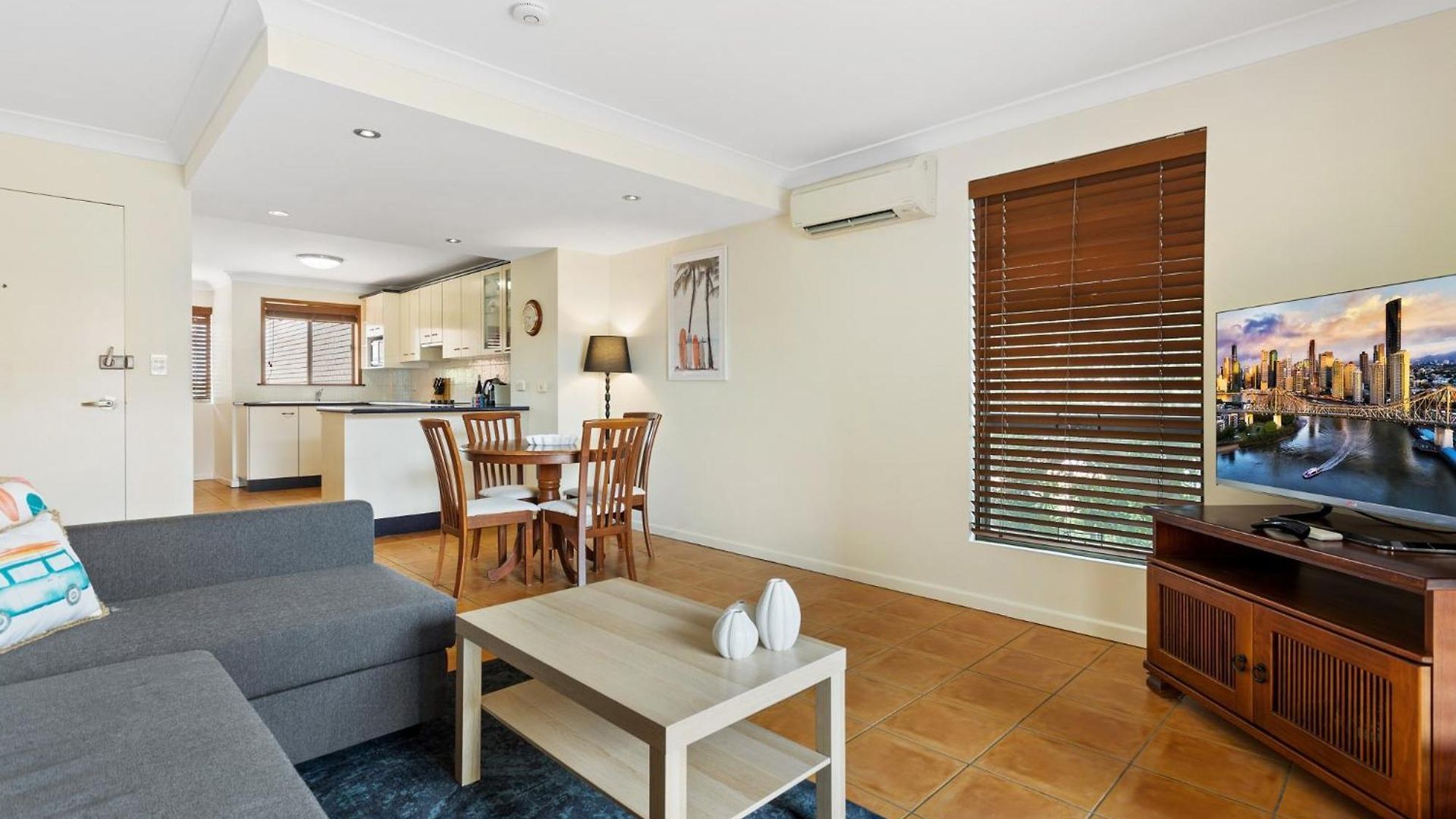 Charming 2-bed With Views *