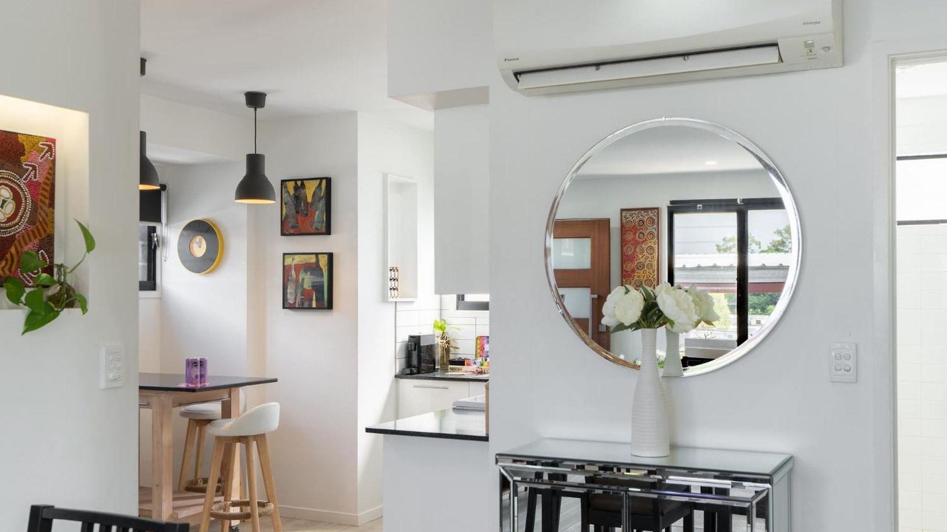 Apartment Sophisticated 2-bed With Alfresco Dining