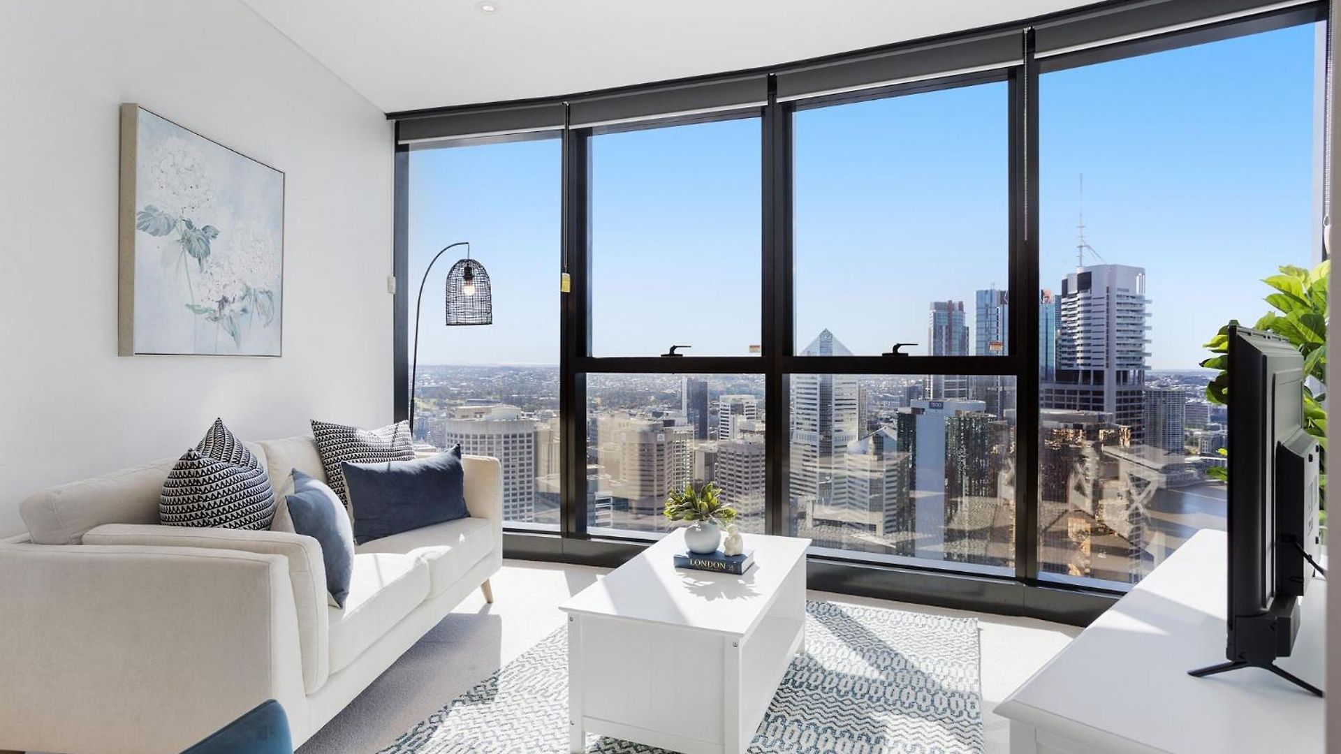 52nd Floor With Panoramic Views Of Apartment *