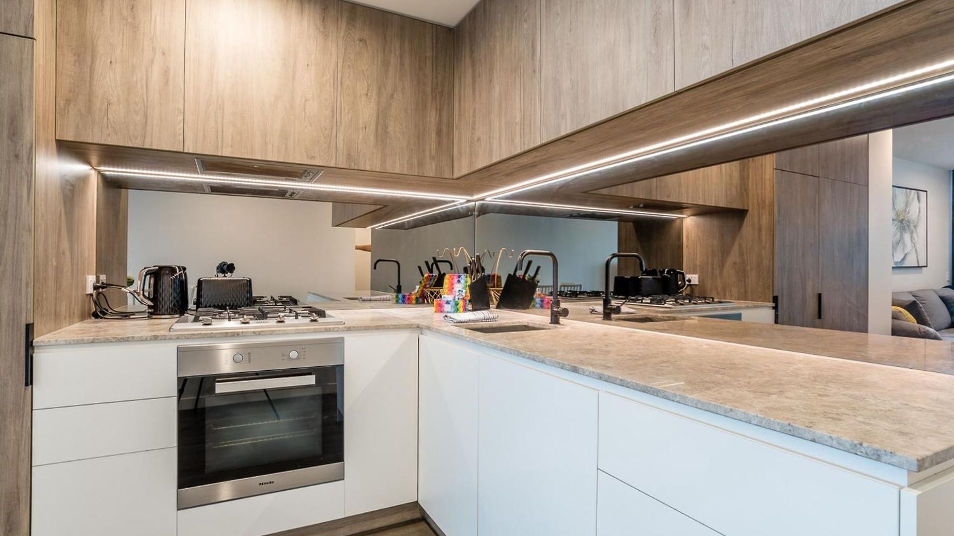 Impeccable 2-bed With Pool & Outdoor Dining Apartment Brisbane