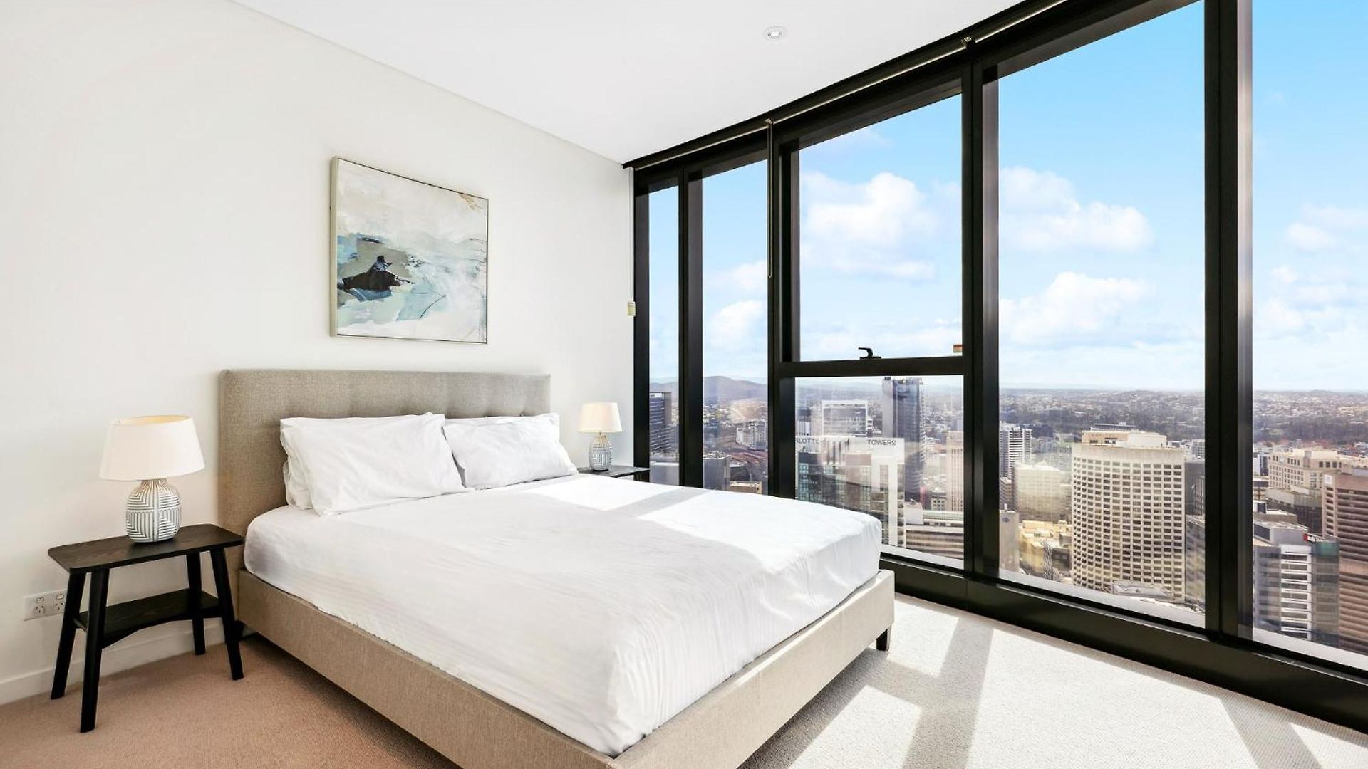 52nd Floor With Panoramic Views Of