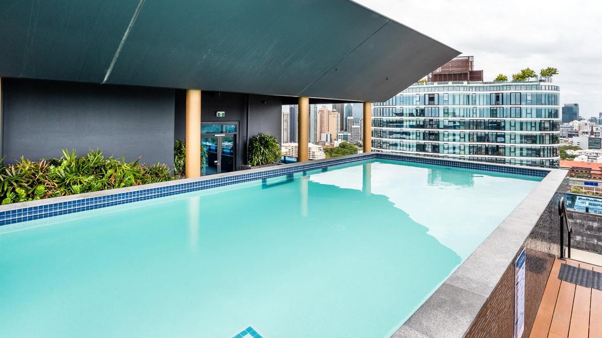 Impeccable 2-bed With Pool & Outdoor Dining Apartment *