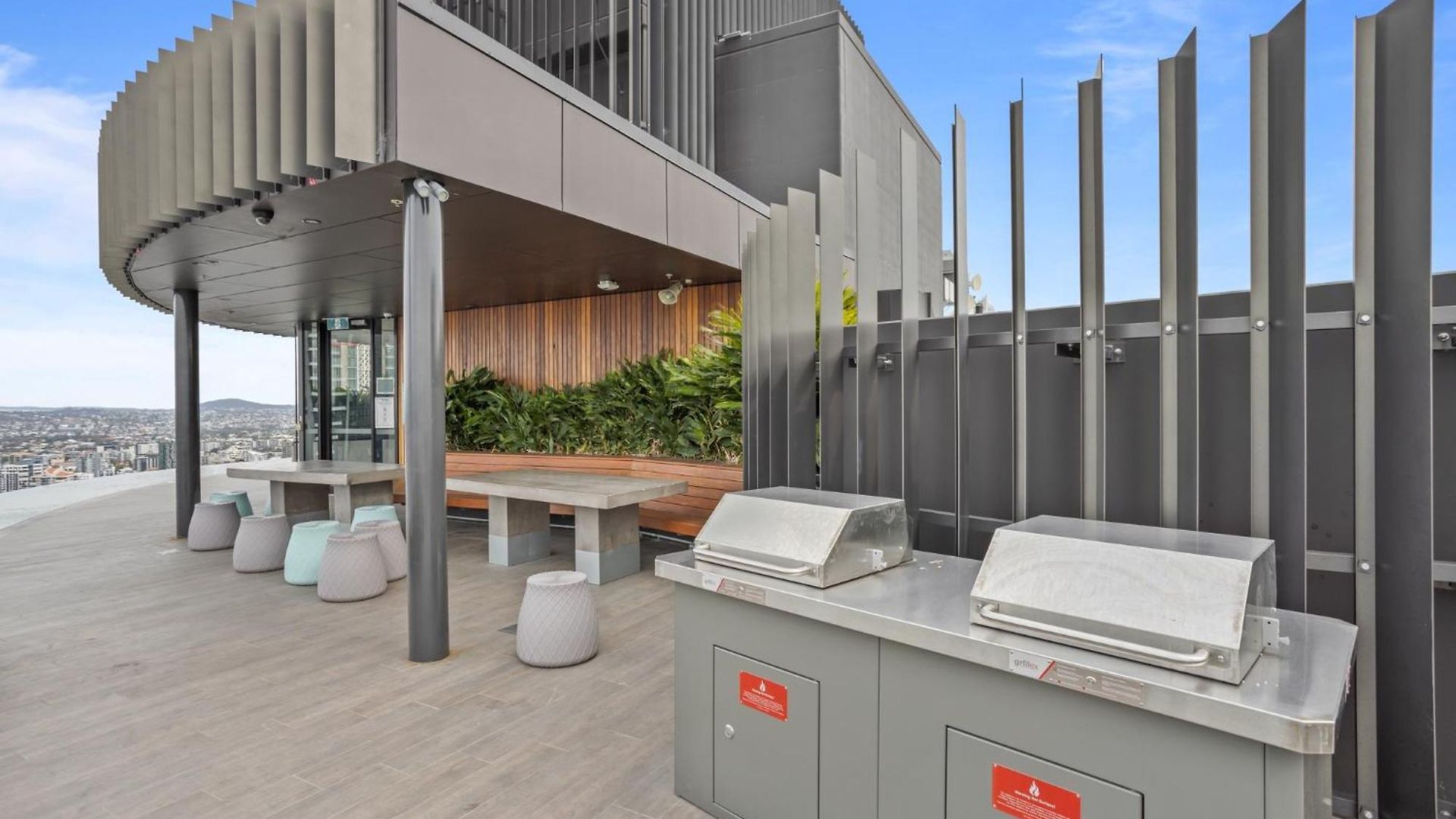 Cosy 1-bed With River Views Pool Gym & Bbq Brisbane
