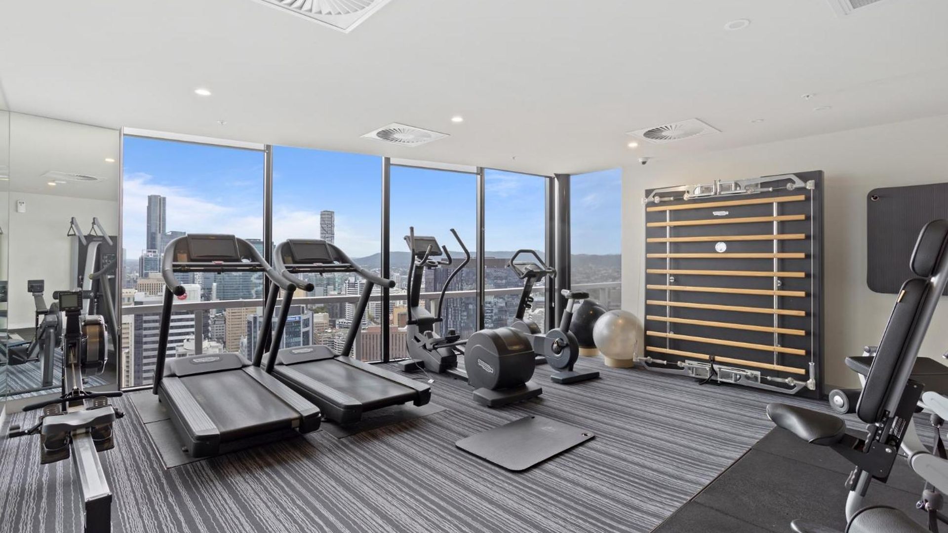 Cosy 1-bed With River Views Pool Gym & Bbq Brisbane