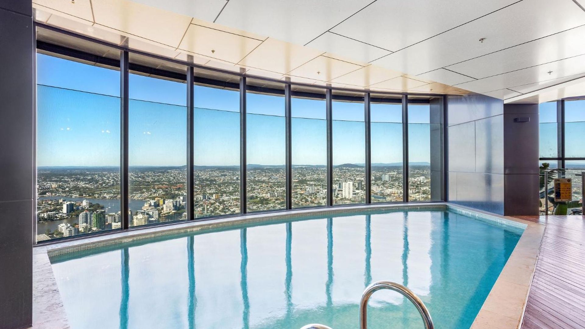 52nd Floor With Panoramic Views Of
