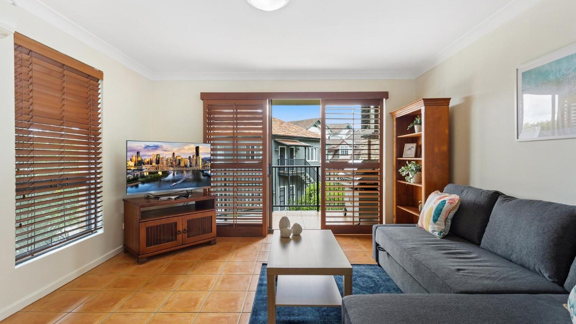 Charming 2-bed With Views *