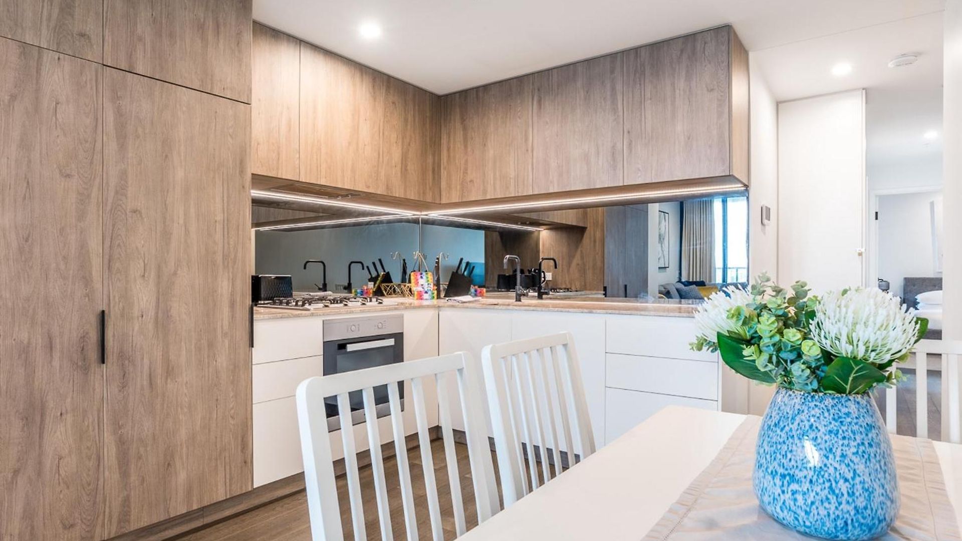 Apartment Impeccable 2-bed With Pool & Outdoor Dining *