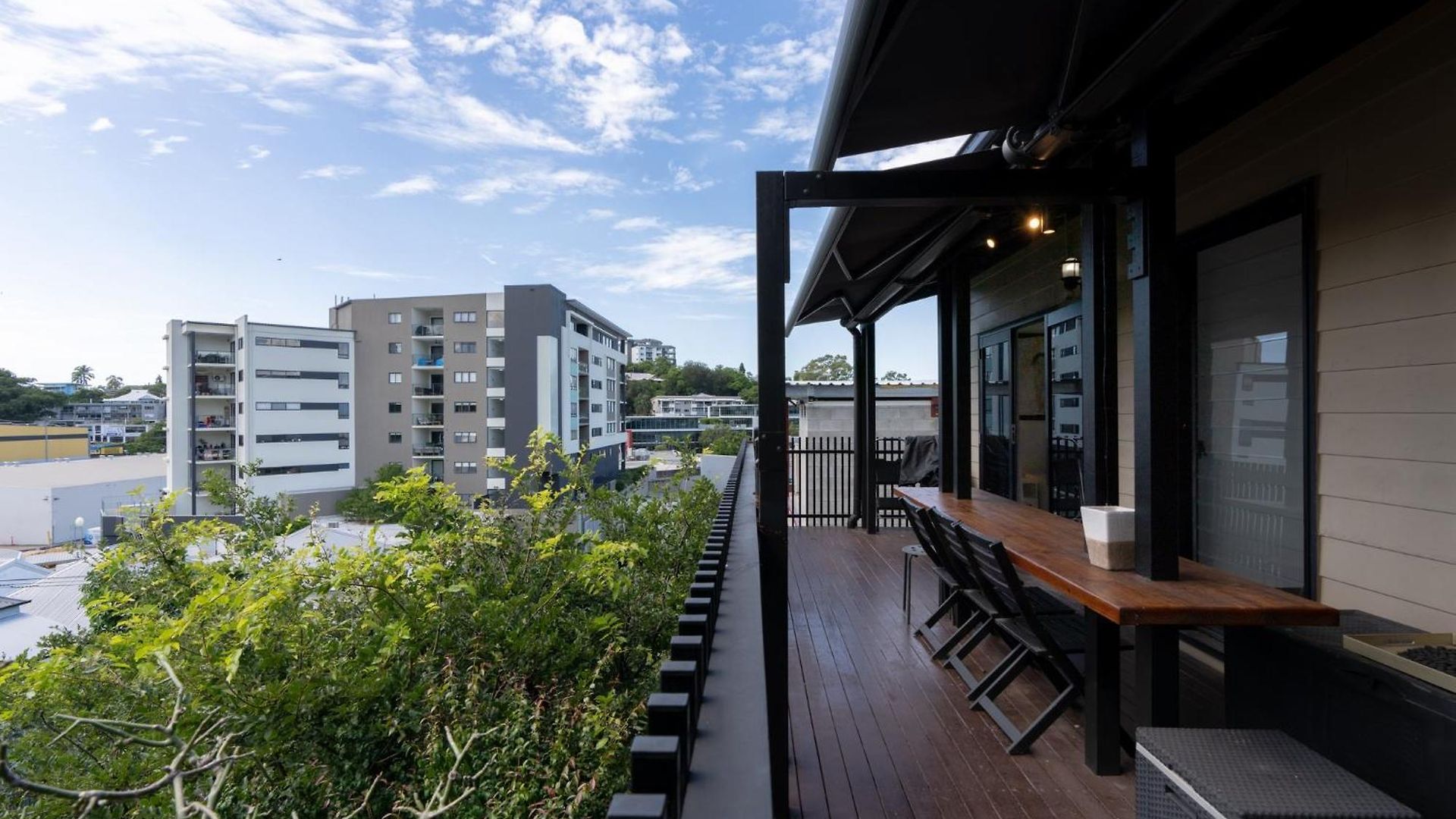 Sophisticated 2-bed With Alfresco Dining *