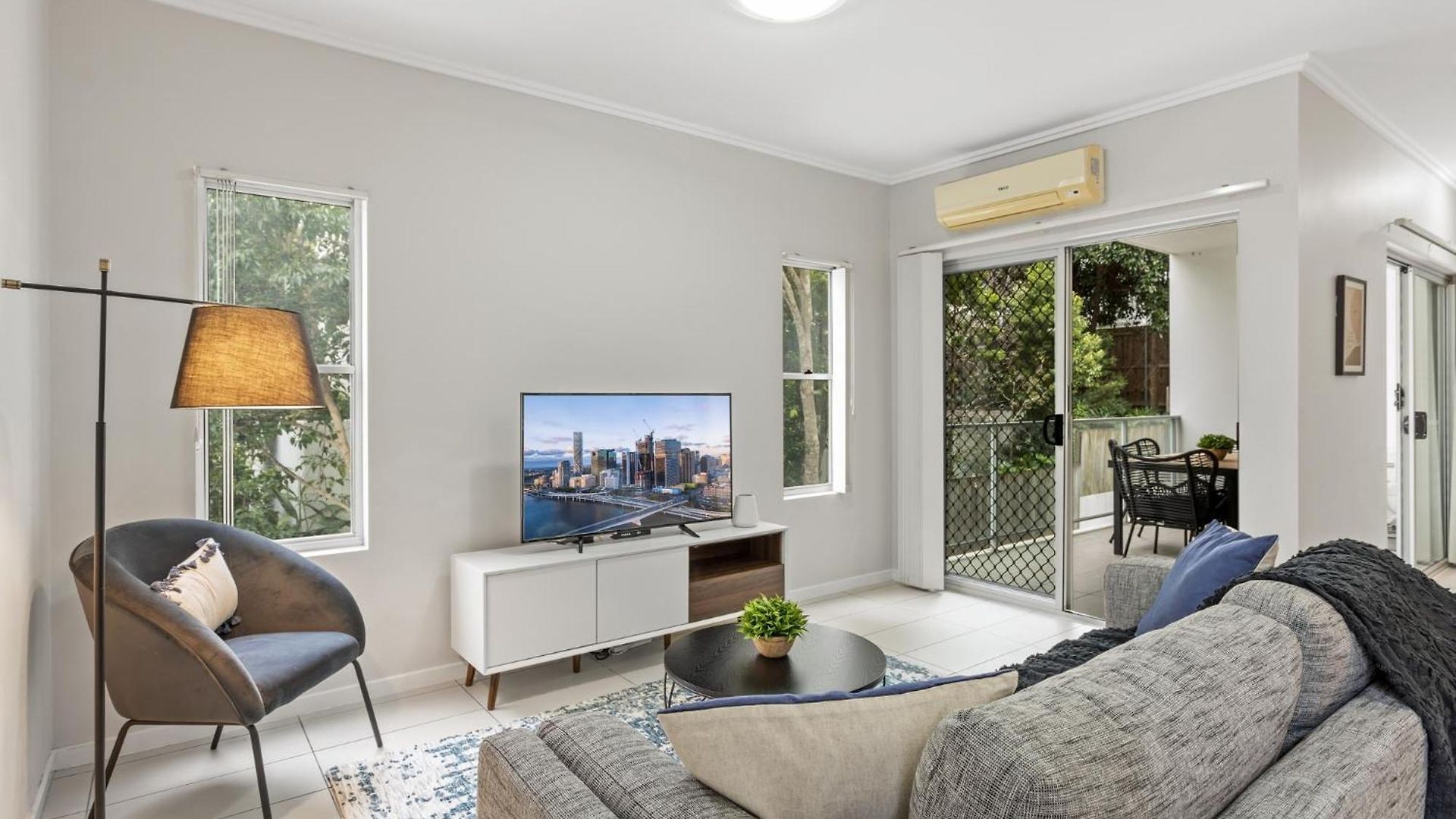 Cosy 2-bed With Pool And Near Qut & Cbd Apartment *