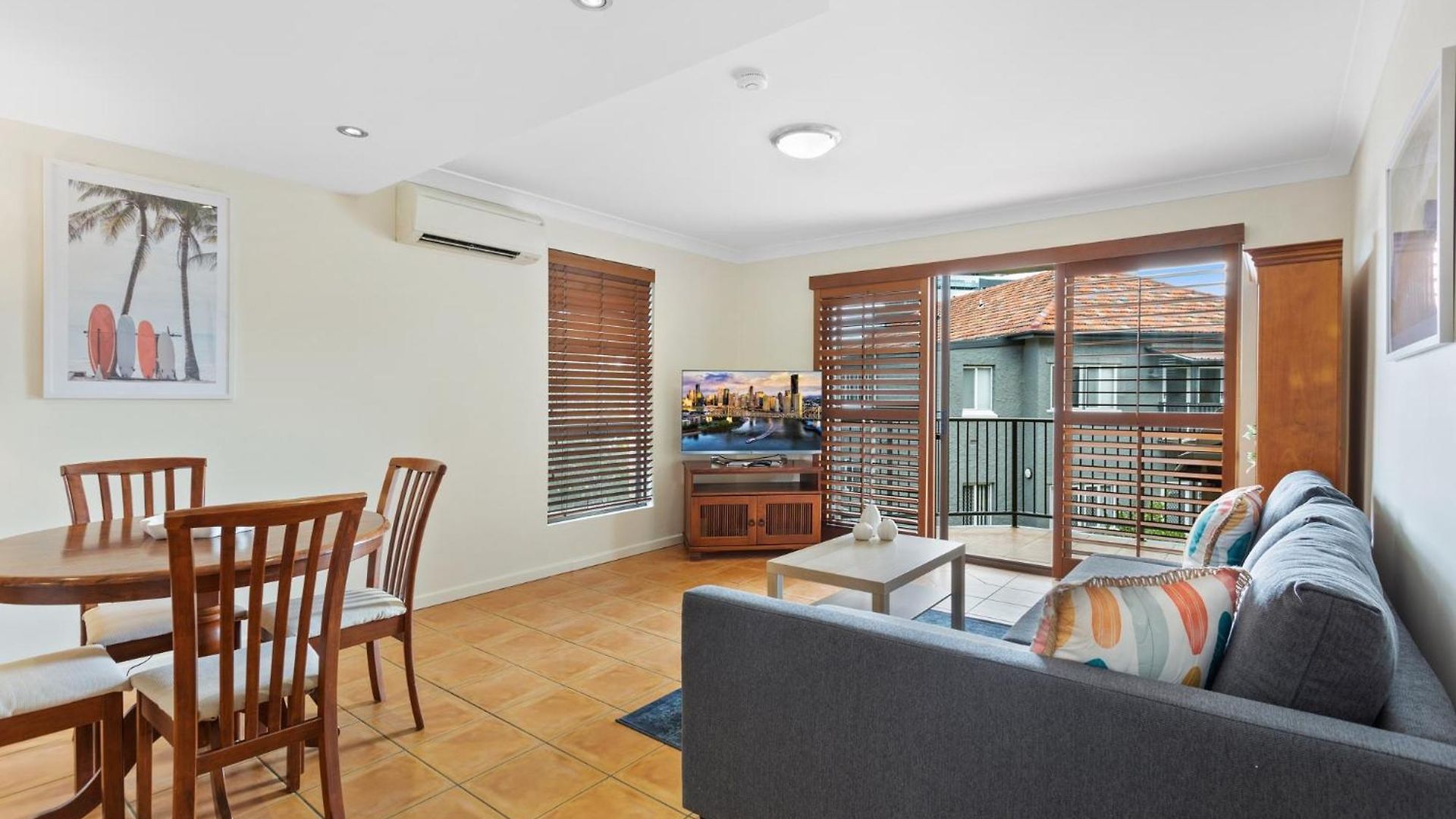 Charming 2-bed With Views Apartment *