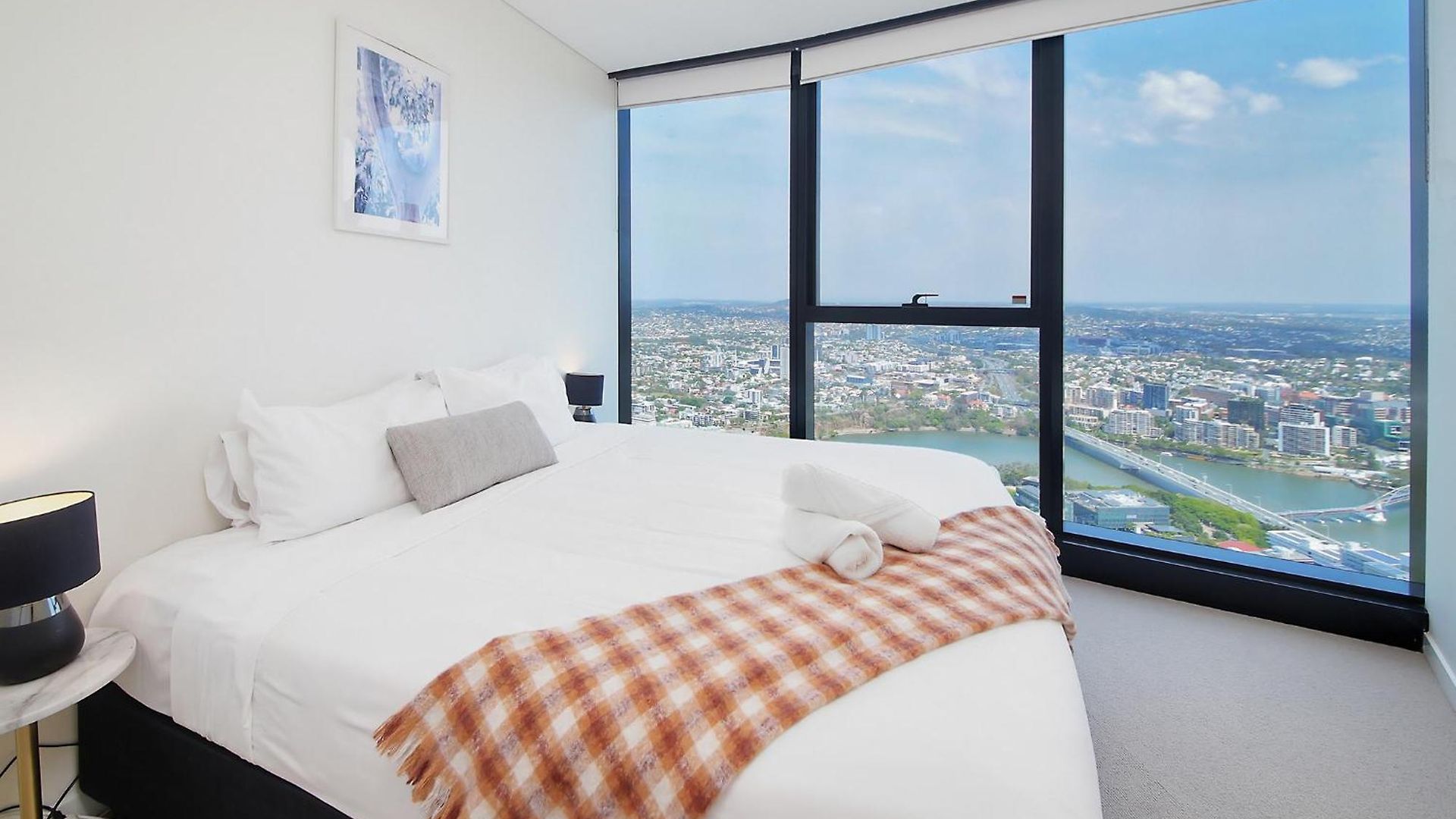Skyline View High Floor 2br With Sofa Bed And Free Parking Apartment *