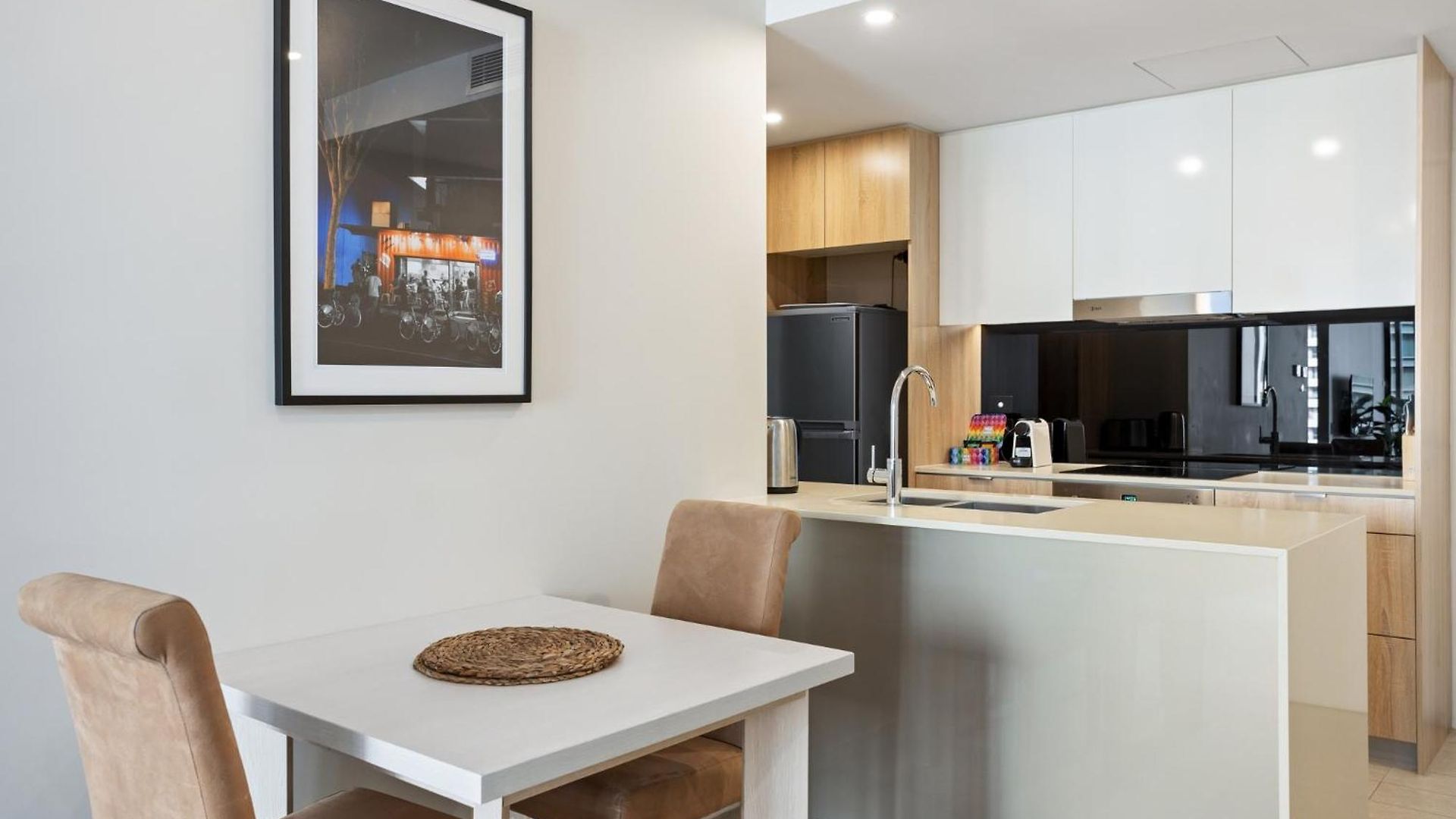 Cosy 1-bed With River Views Pool Gym & Bbq Brisbane