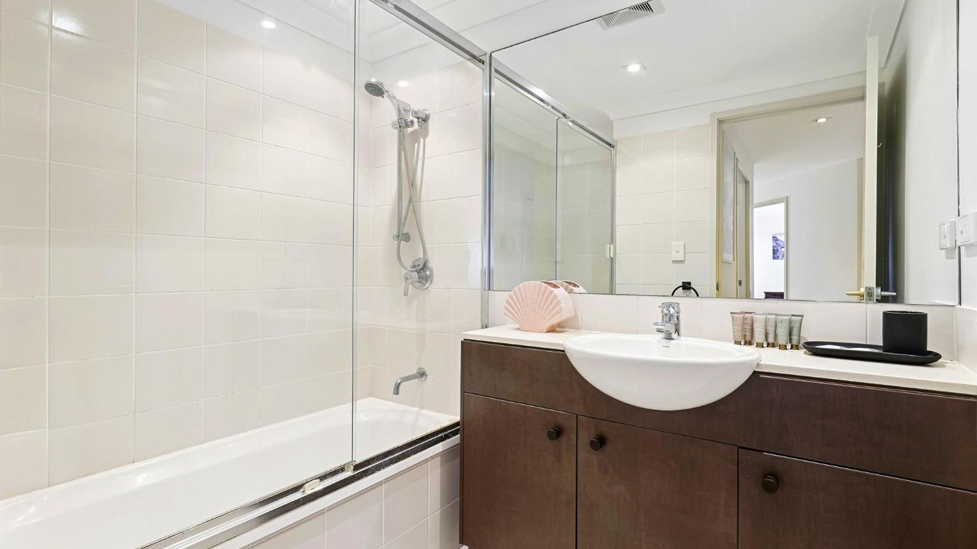 Apartment Lovely 3-bed With Alfresco Dining By Amenities *