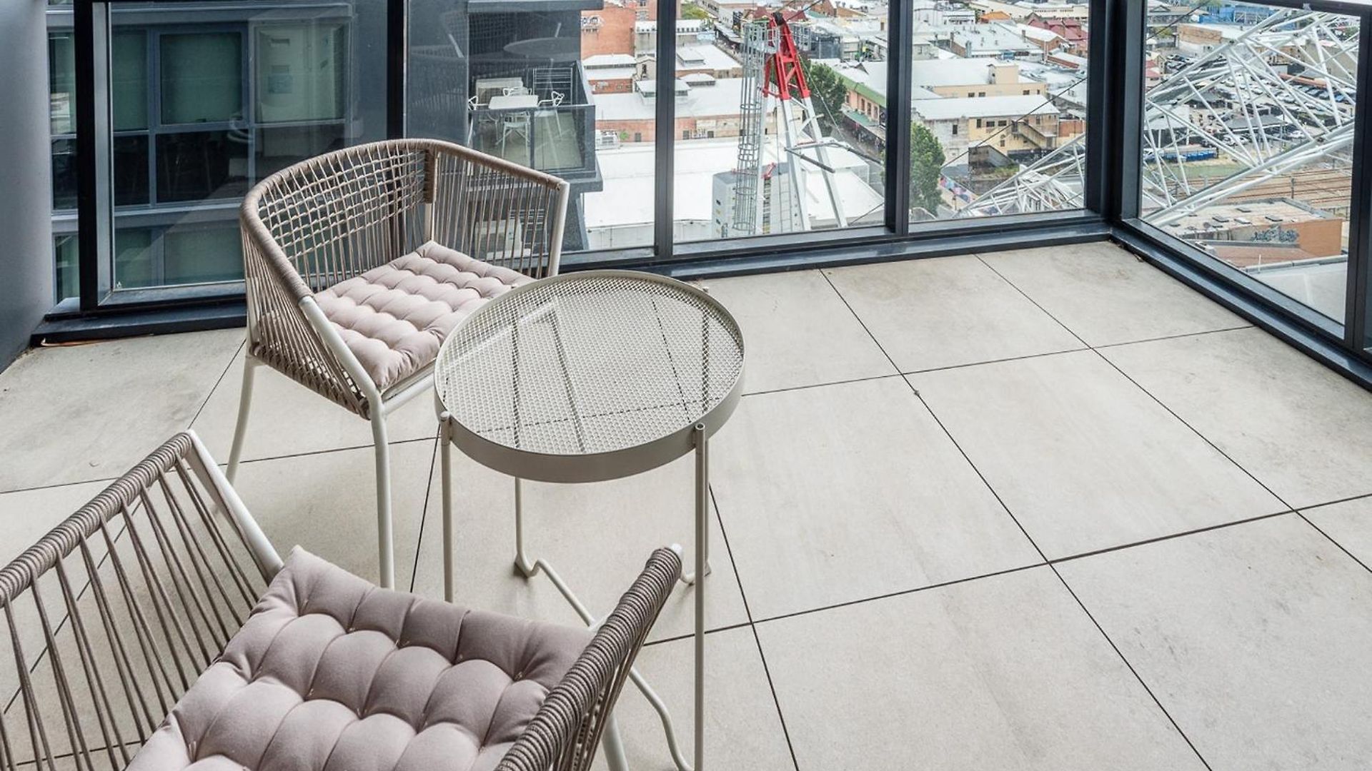 Impeccable 2-bed With Pool & Outdoor Dining Apartment