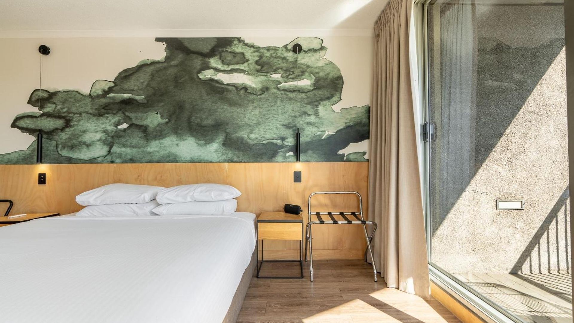 Apartment Quirky Cbd With Pool Sauna And Balcony Brisbane