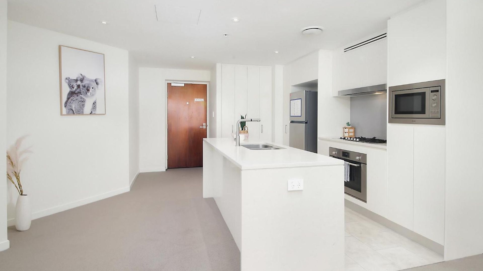 Skyline View High Floor 2br With Sofa Bed And Free Parking Apartment *