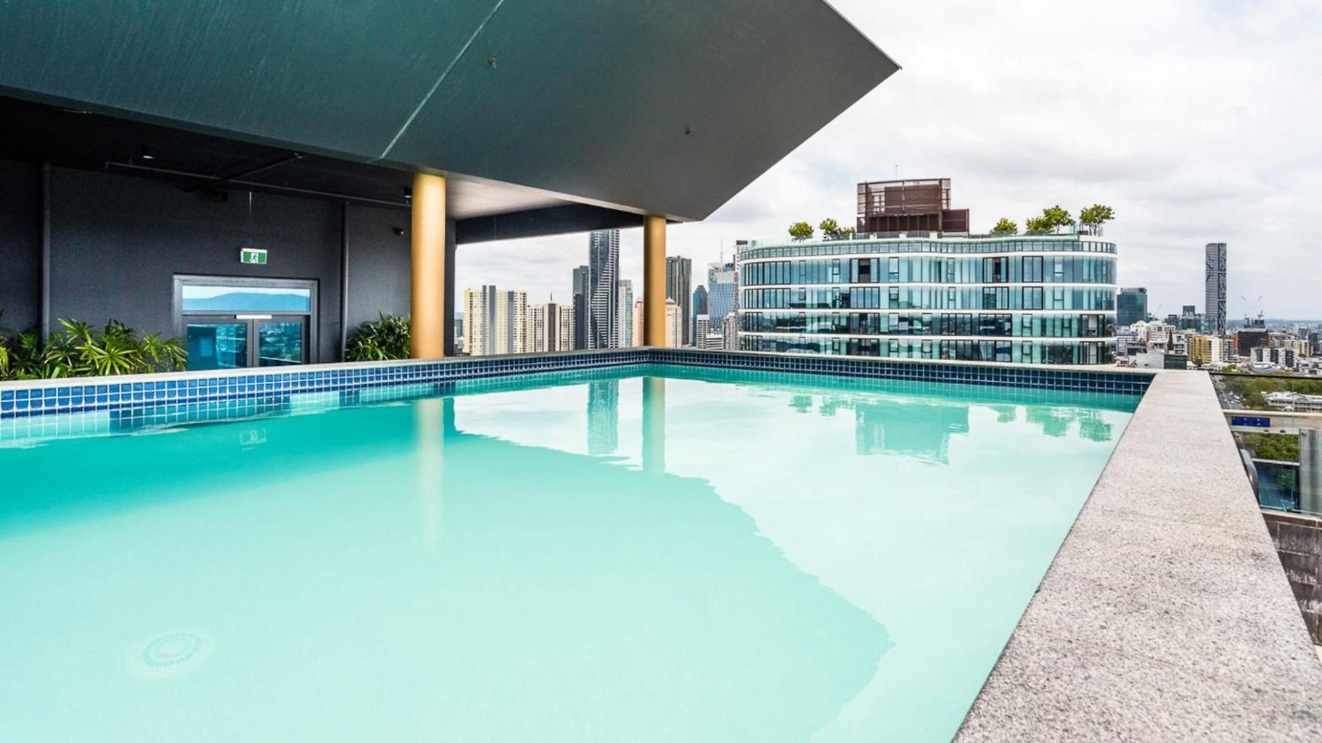 Impeccable 2-bed With Pool & Outdoor Dining Apartment *