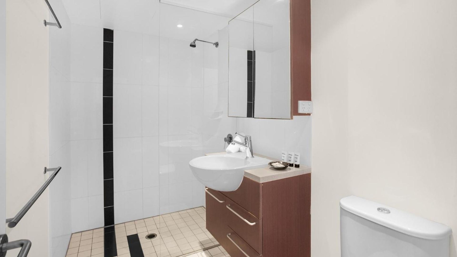 2-bed Near Cbd With Pool Sauna & Bbq Apartment