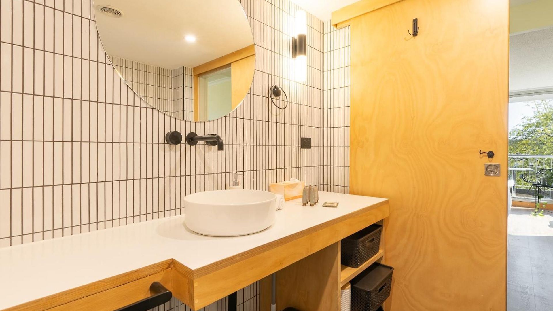 Apartment Quirky Cbd With Pool Sauna And Balcony *