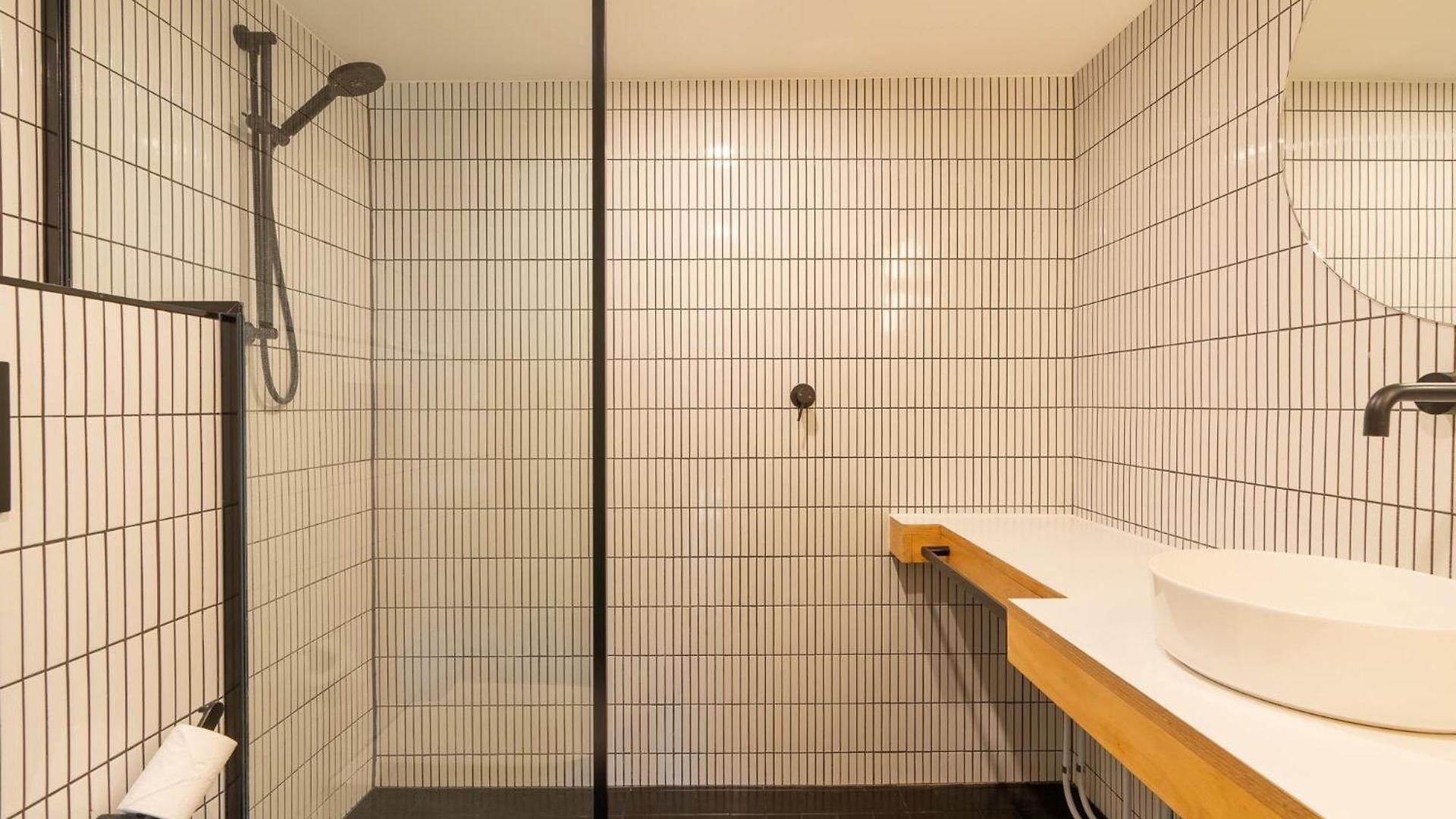 Quirky Cbd With Pool Sauna And Balcony Apartment Brisbane