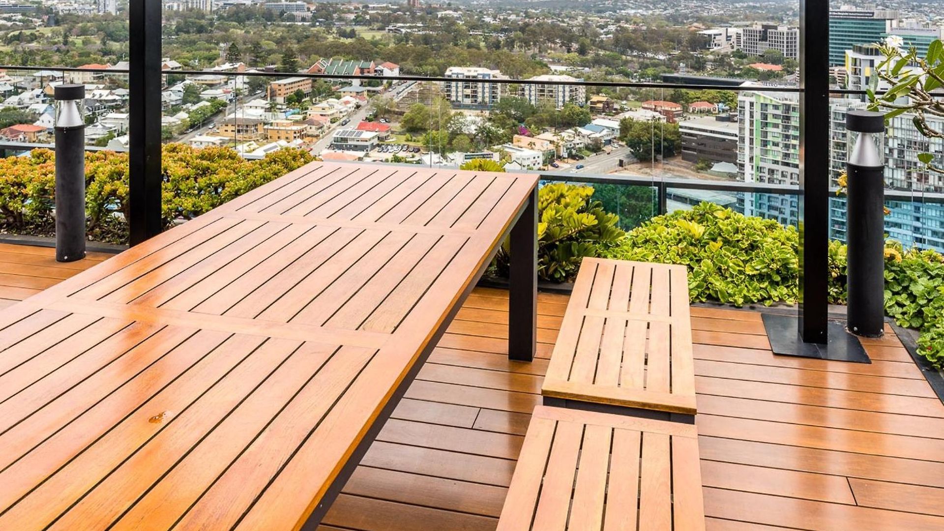 Impeccable 2-bed With Pool & Outdoor Dining Brisbane