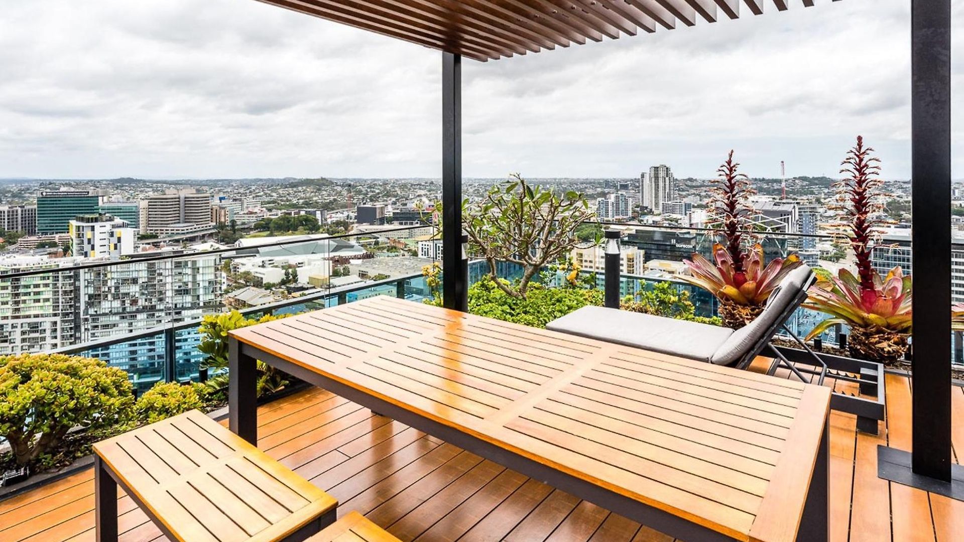 Impeccable 2-bed With Pool & Outdoor Dining Apartment Brisbane