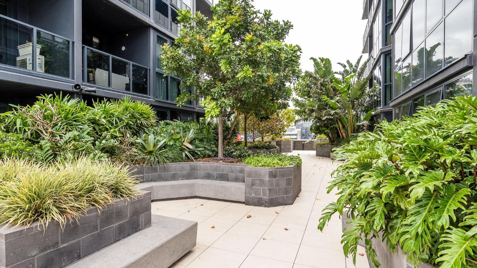 Impeccable 2-bed With Pool & Outdoor Dining Apartment *