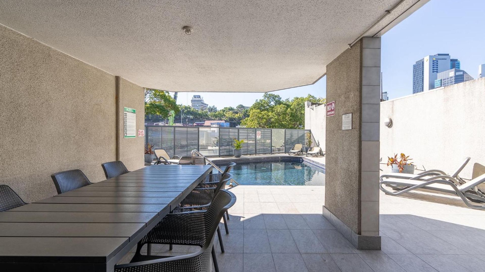 Quirky Cbd With Pool Sauna And Balcony