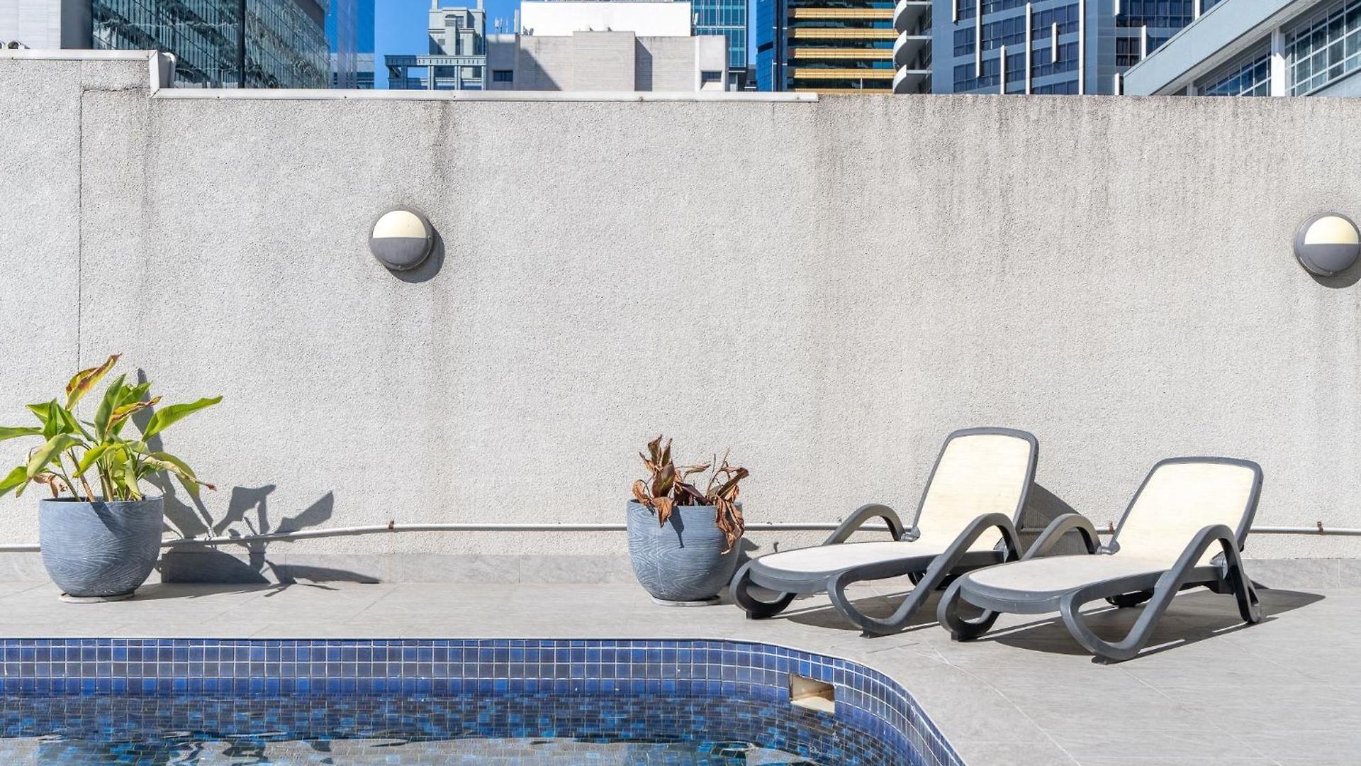 Quirky Cbd With Pool Sauna And Balcony Apartment Brisbane
