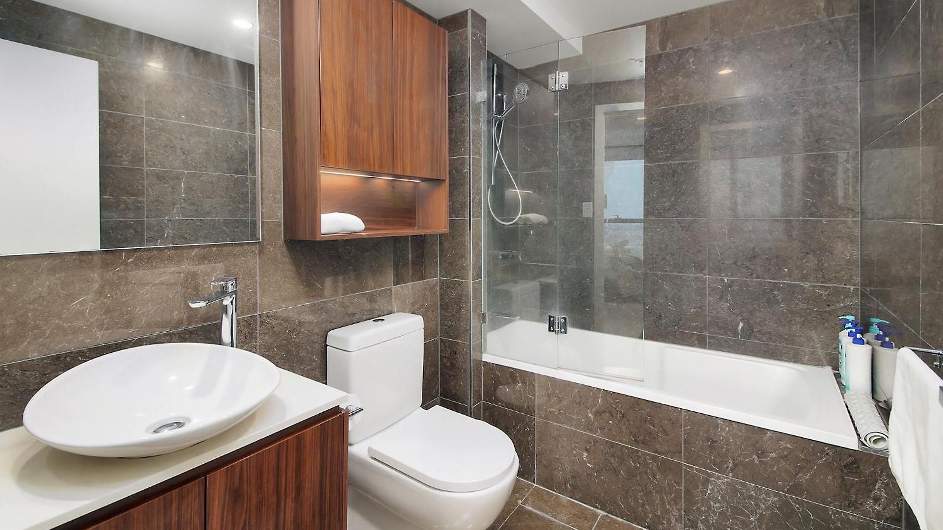 Apartment Skyline View High Floor 2br With Sofa Bed And Free Parking