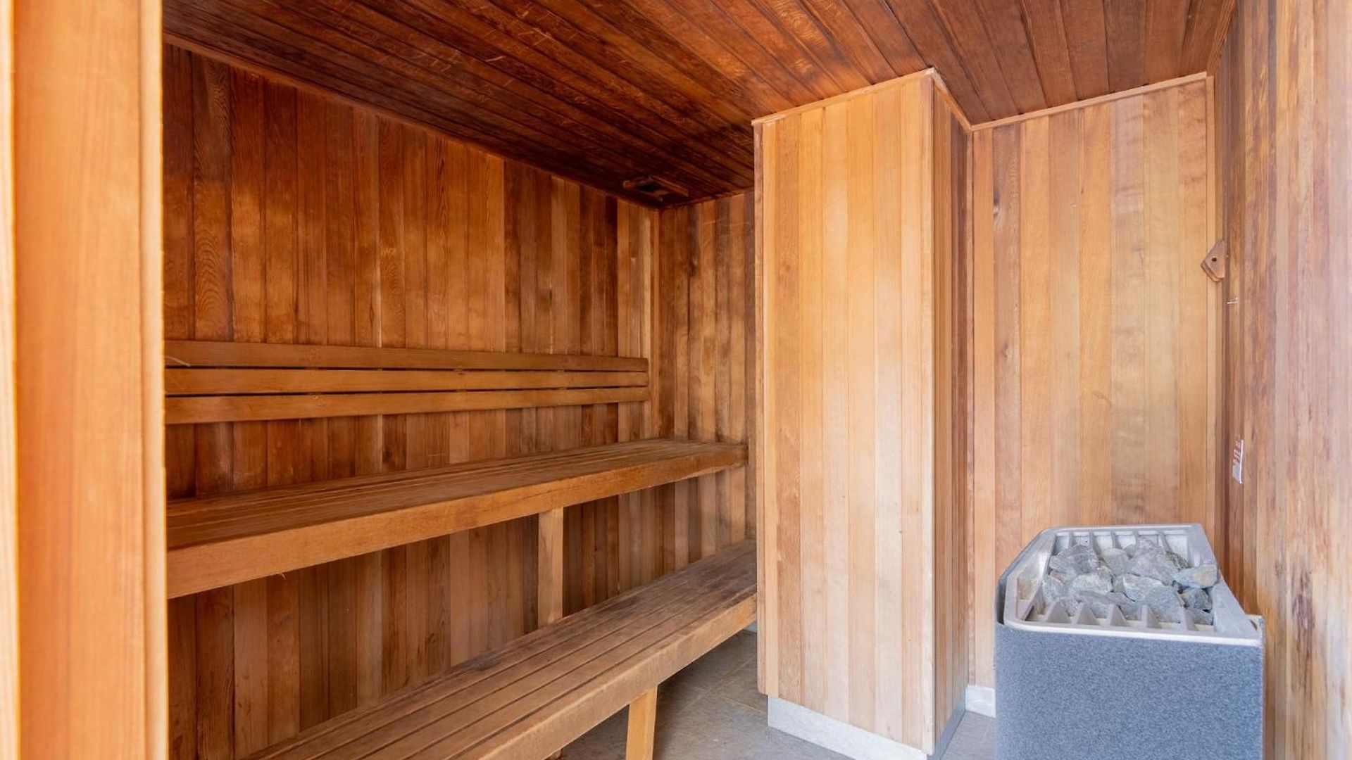 Apartment Quirky Cbd With Pool Sauna And Balcony Brisbane