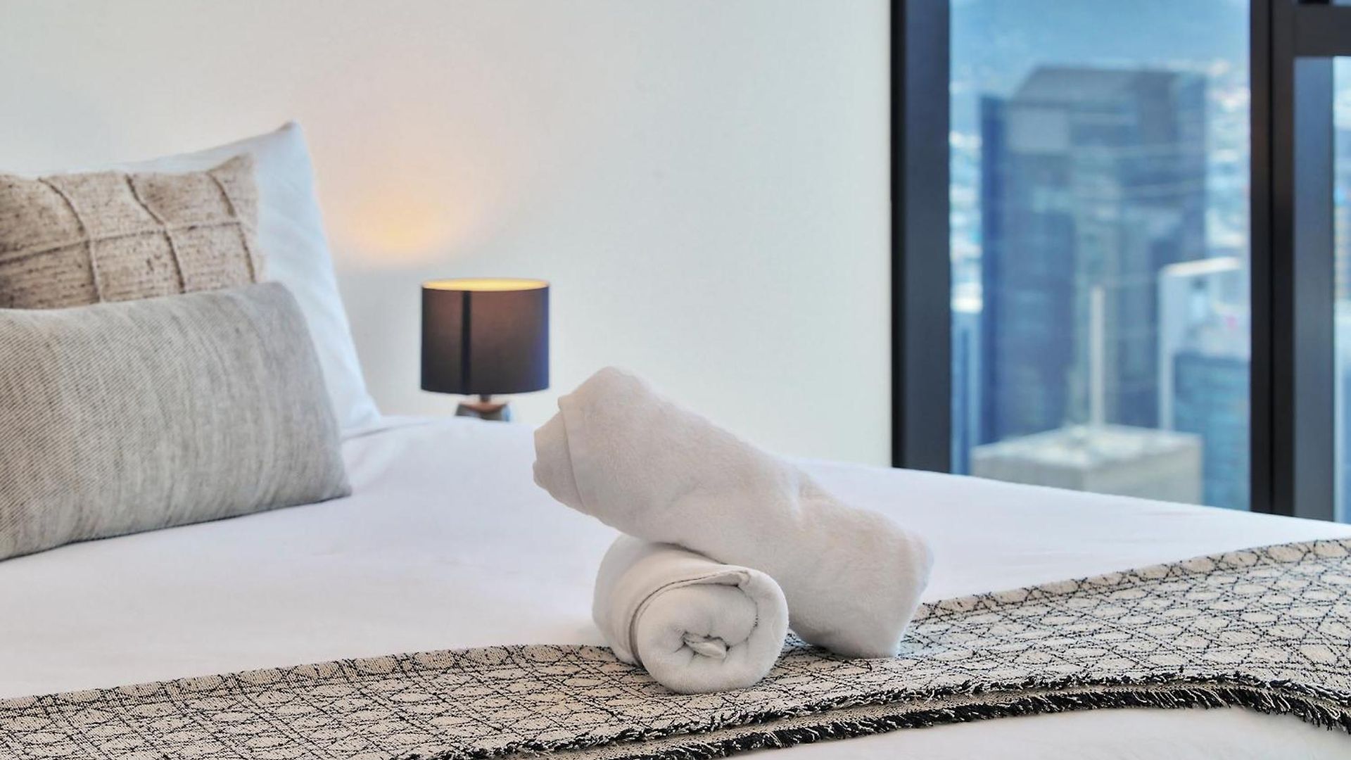 Panoramic 3-bedroom Skyscape With Free Parking Apartment