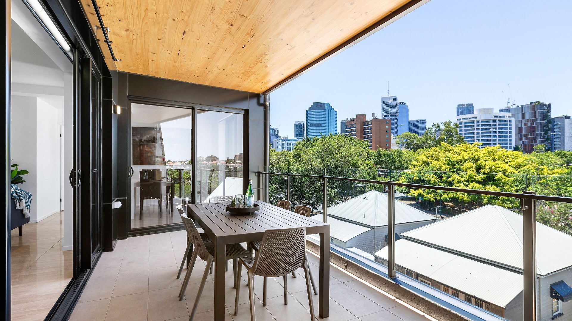 Apartment The Monterey By Urban Rest Brisbane