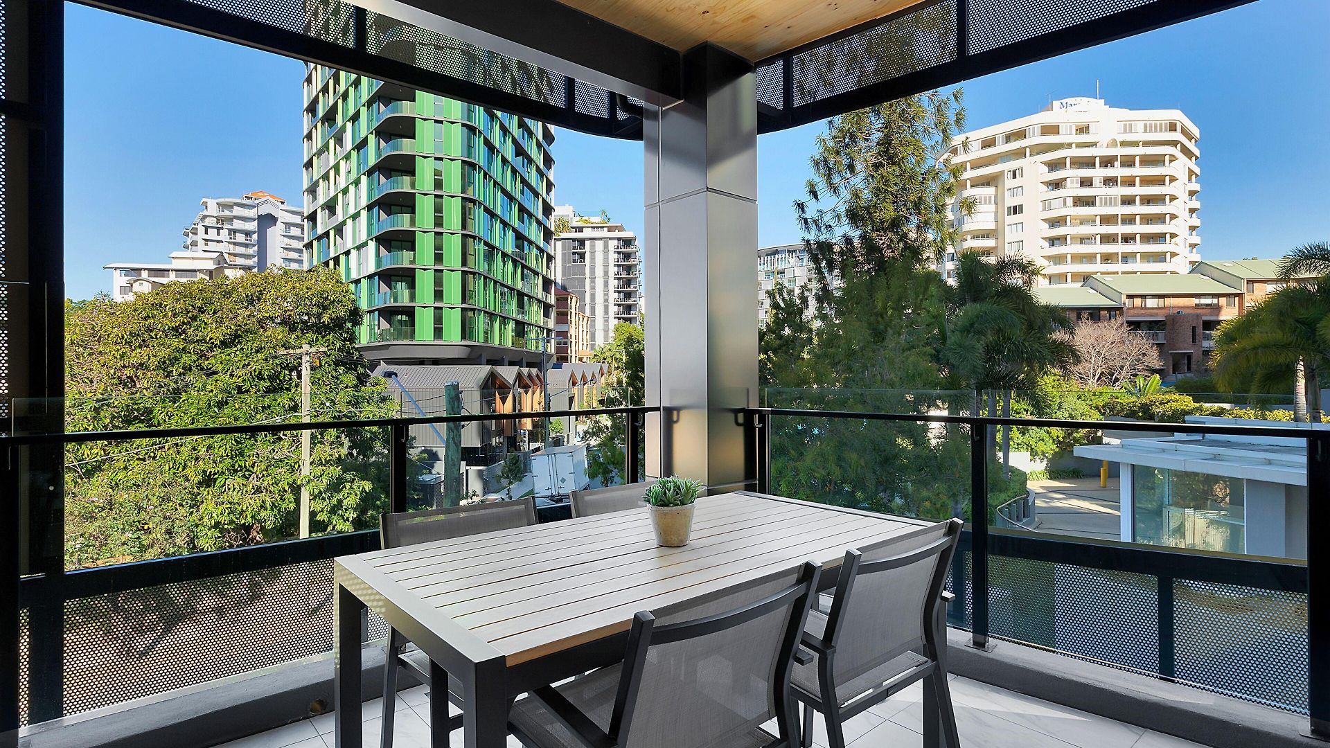 The Monterey By Urban Rest Apartment