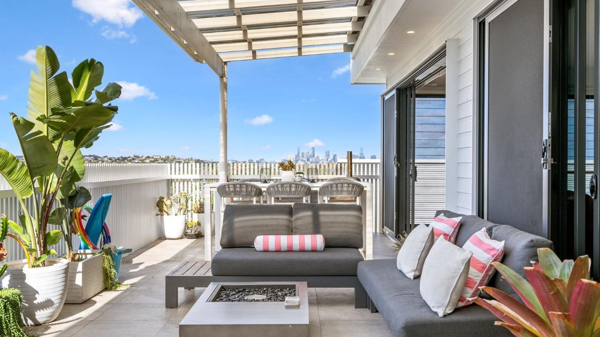 Deluxe 4-bed With Pool & Fire Pit