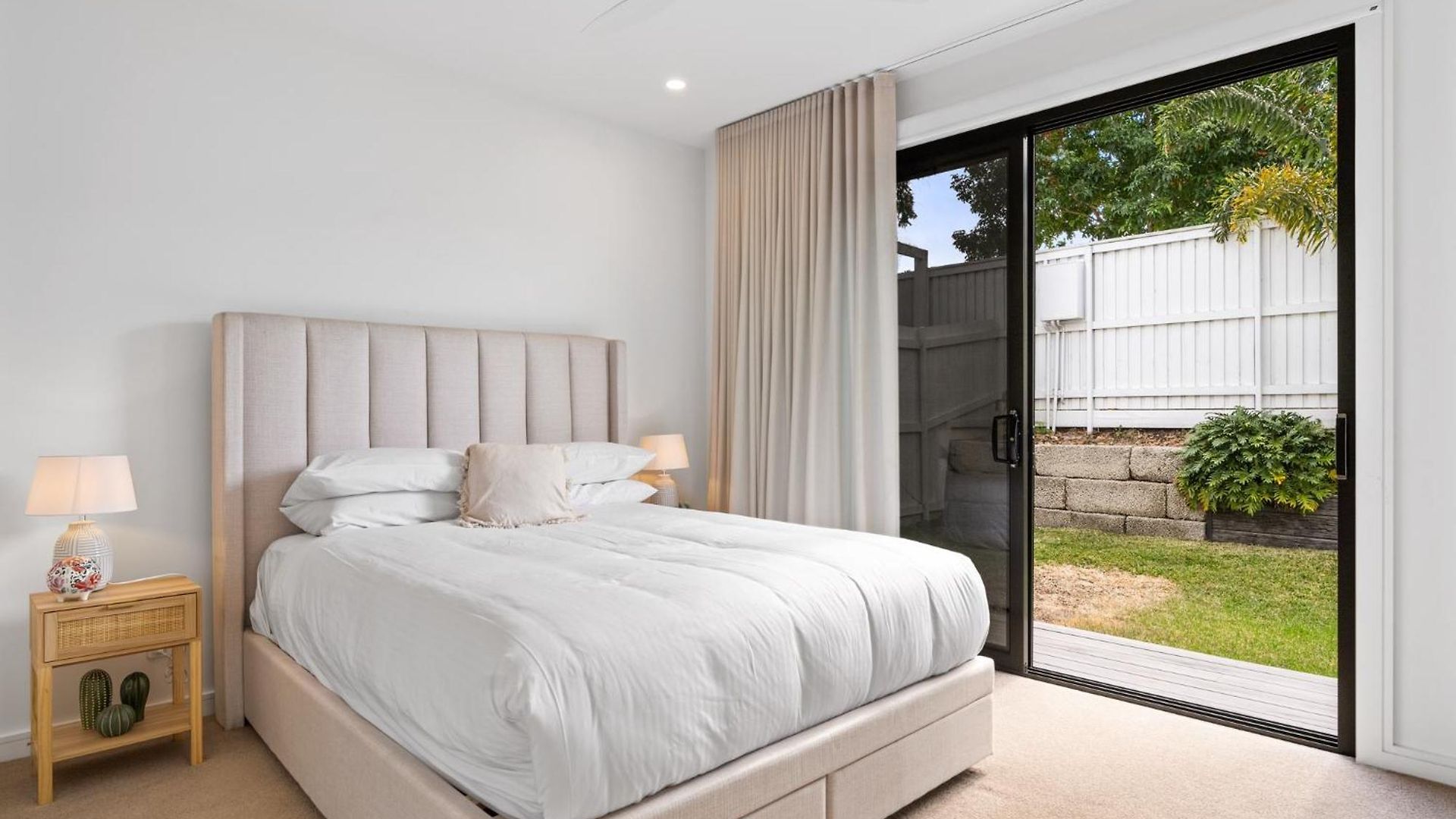Holiday home Deluxe 4-bed With Pool & Fire Pit
