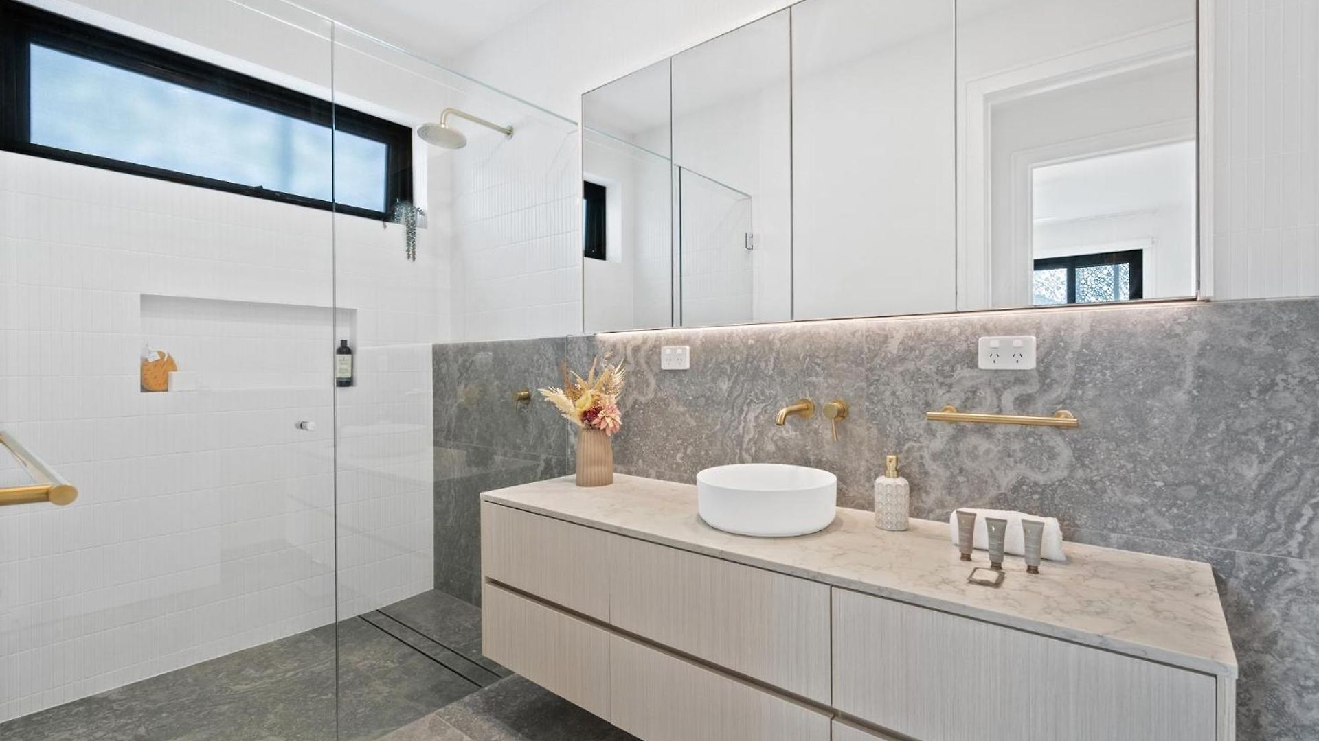 Deluxe 4-bed With Pool & Fire Pit Holiday home Brisbane