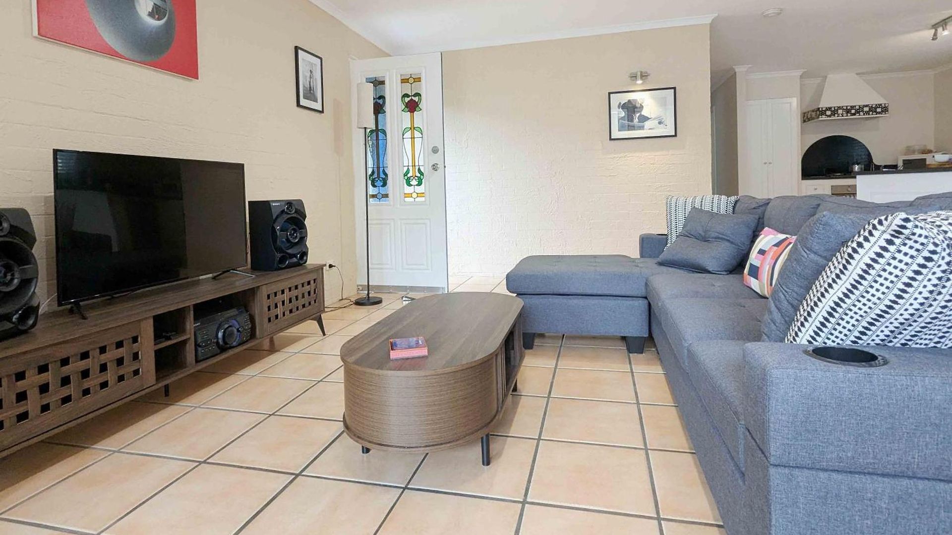 Holiday home Stylish New Farm Retreat W Parking Walk Cafes & River *