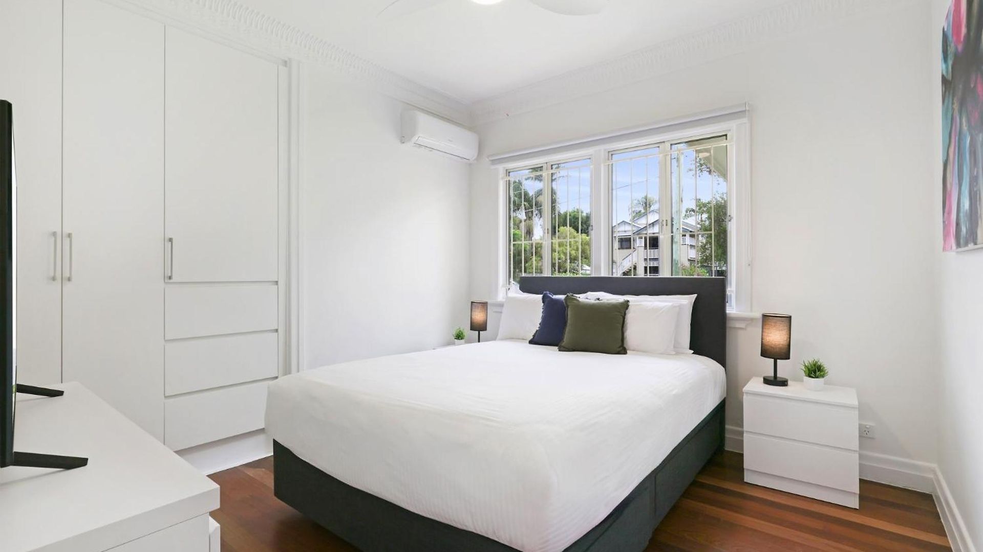 Spacious 3-bed In Morningside With Backyard Holiday home