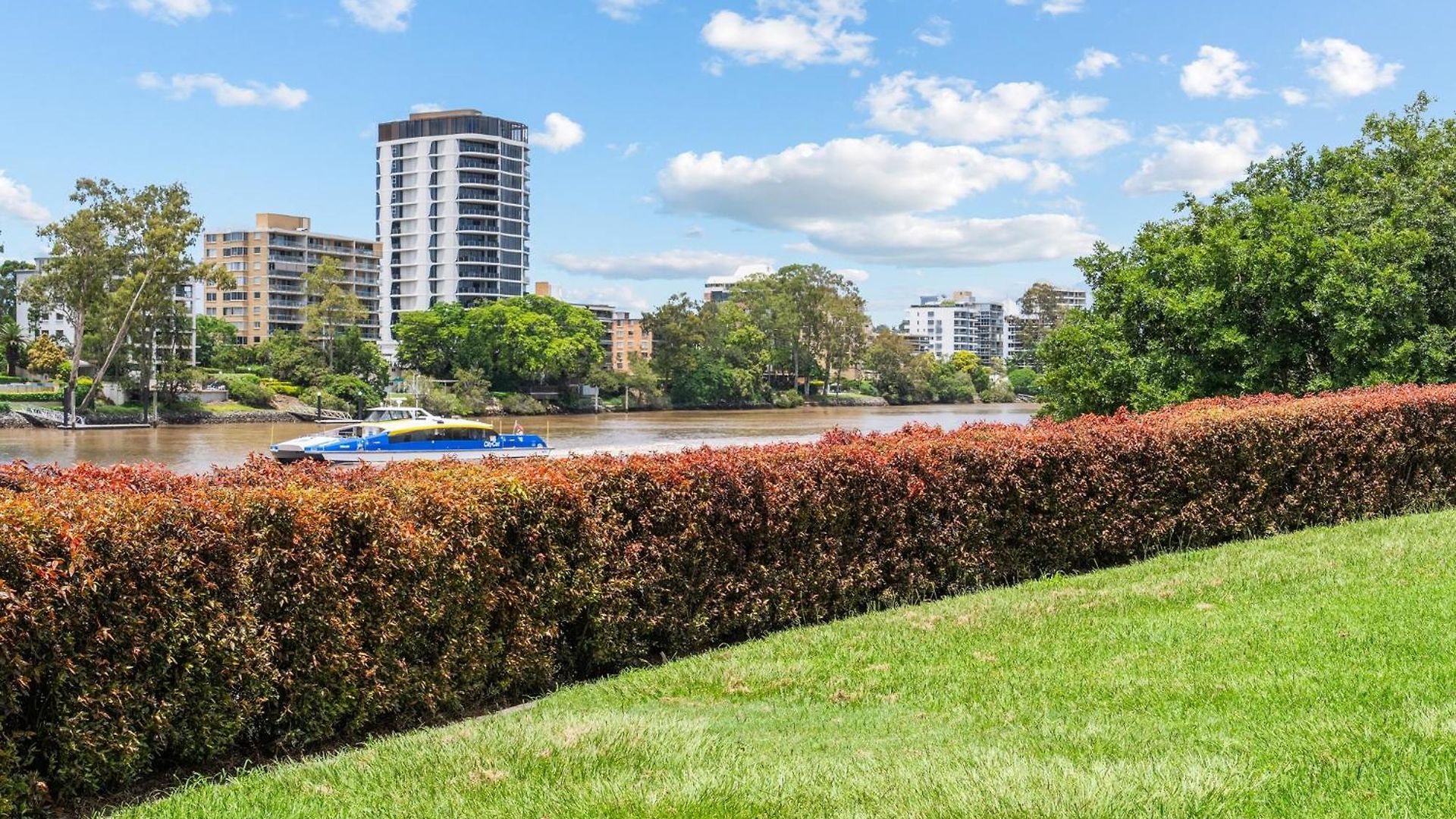 Family-friendly In Vibrant West End Holiday home
