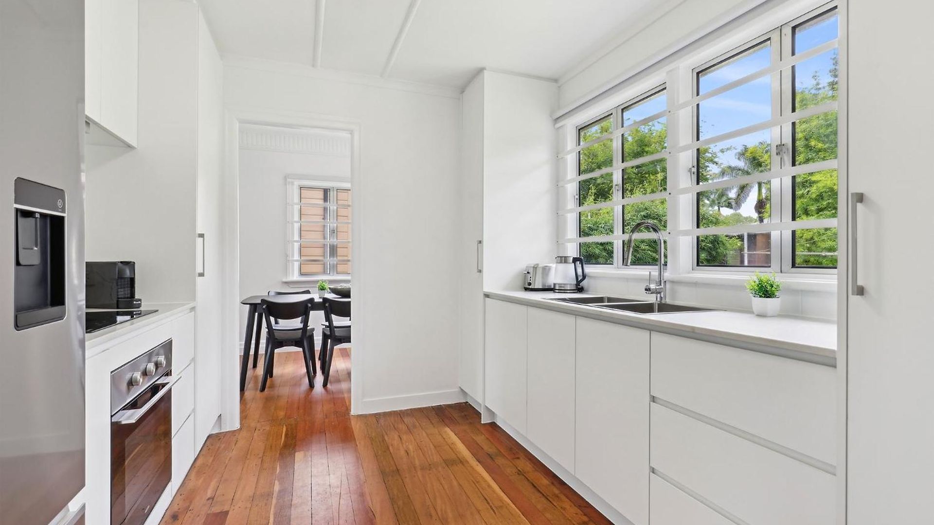 Spacious 3-bed In Morningside With Backyard Holiday home Brisbane