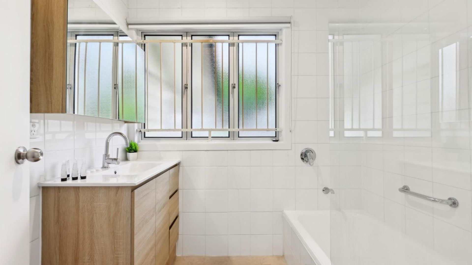 Spacious 3-bed In Morningside With Backyard