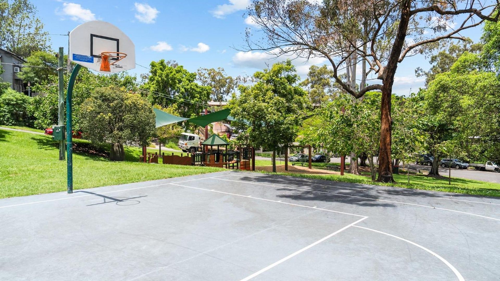 Family-friendly In Vibrant West End Holiday home *