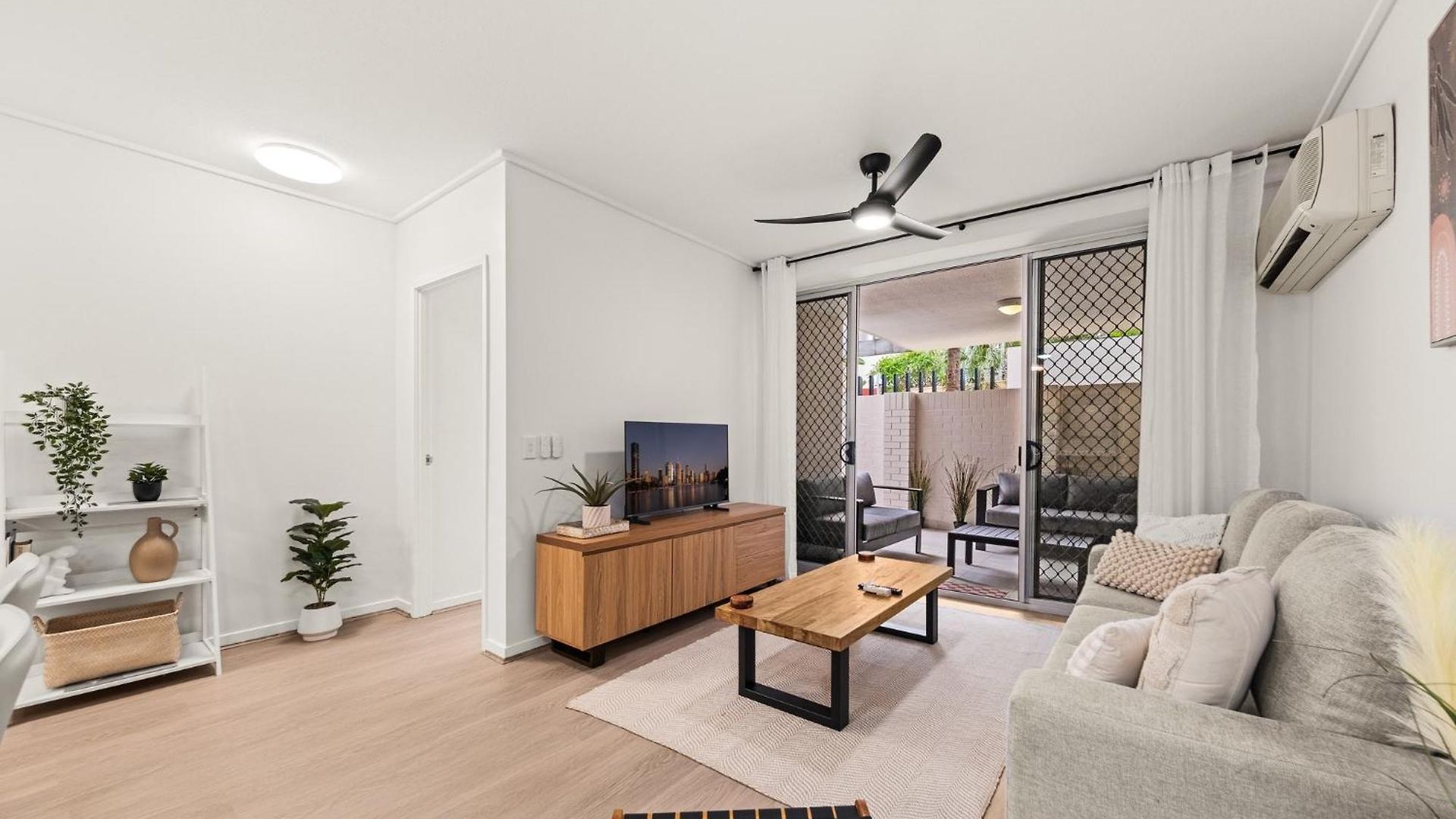 Vibrant 2-bed With Pool And Gym Access Apartment