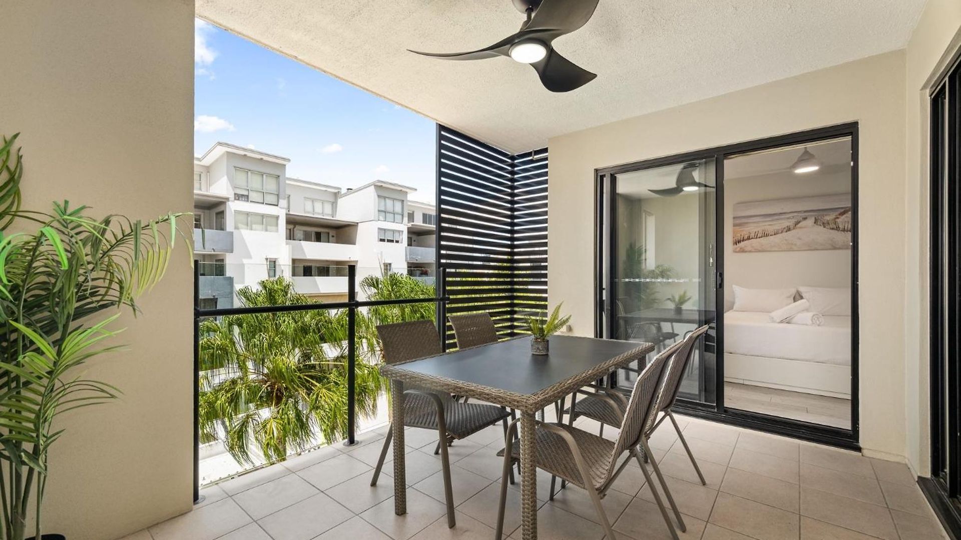 South With Pool Access Apartment Brisbane
