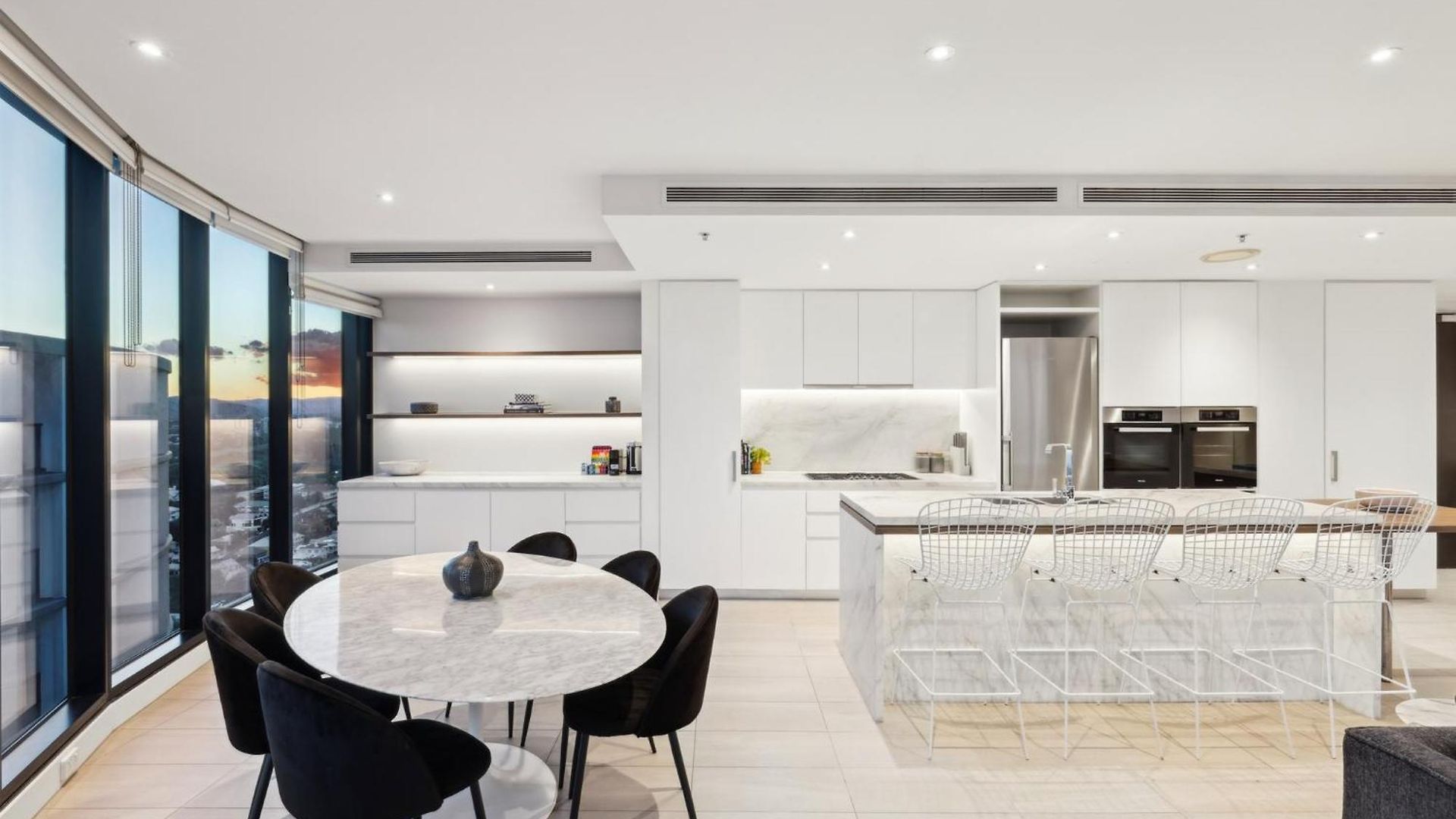 Fortitude Valley 3-bed, Floor And Bridge View Apartment Brisbane