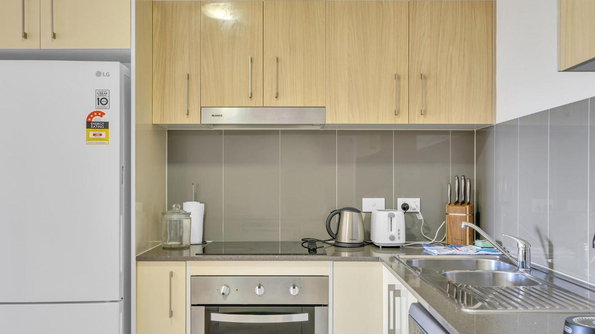 Apartment Bright 2-bed With Private Balcony & Serene View Brisbane
