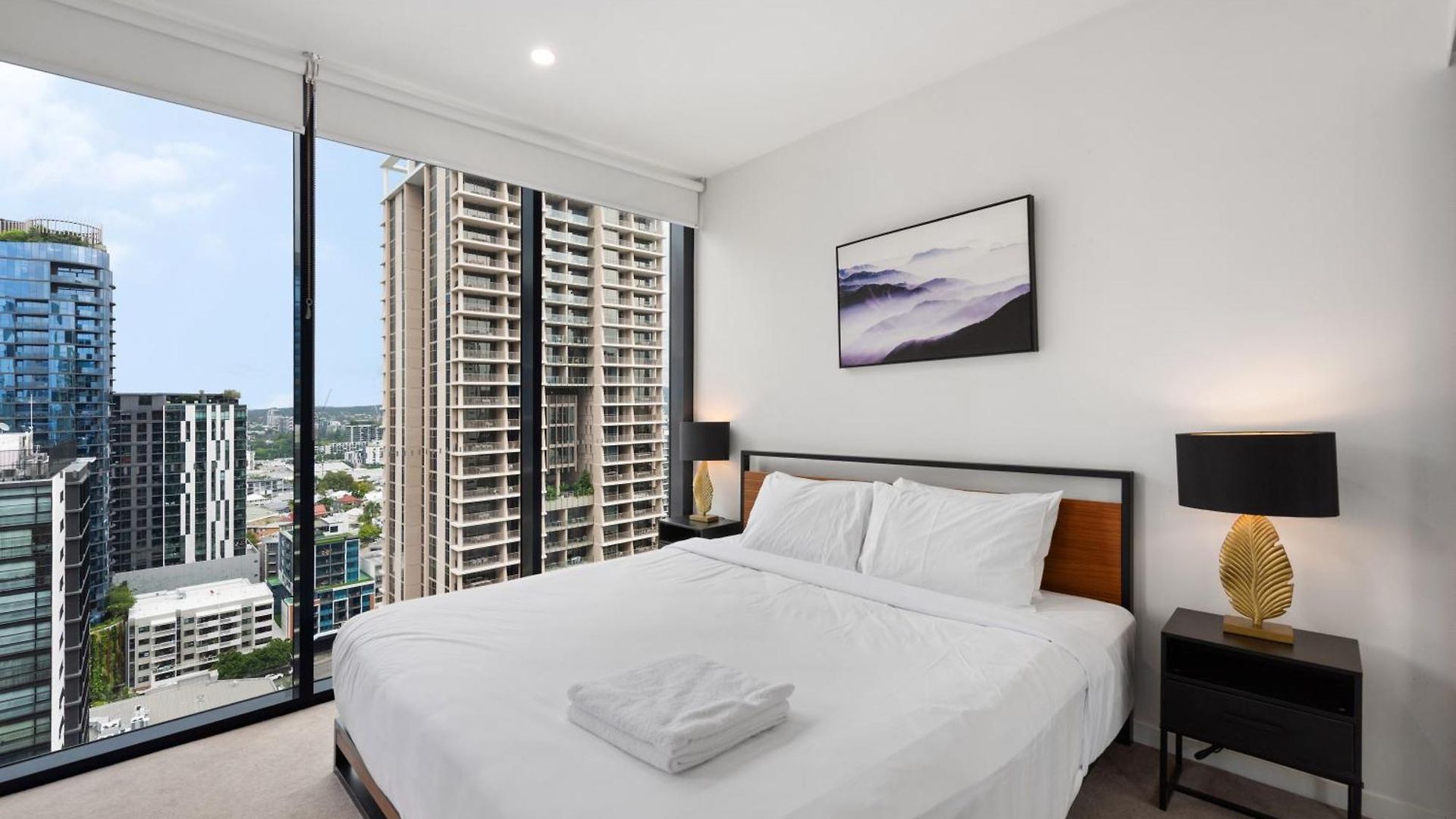 Stunning Views, Location, King Bed, Gym, Pool * Brisbane