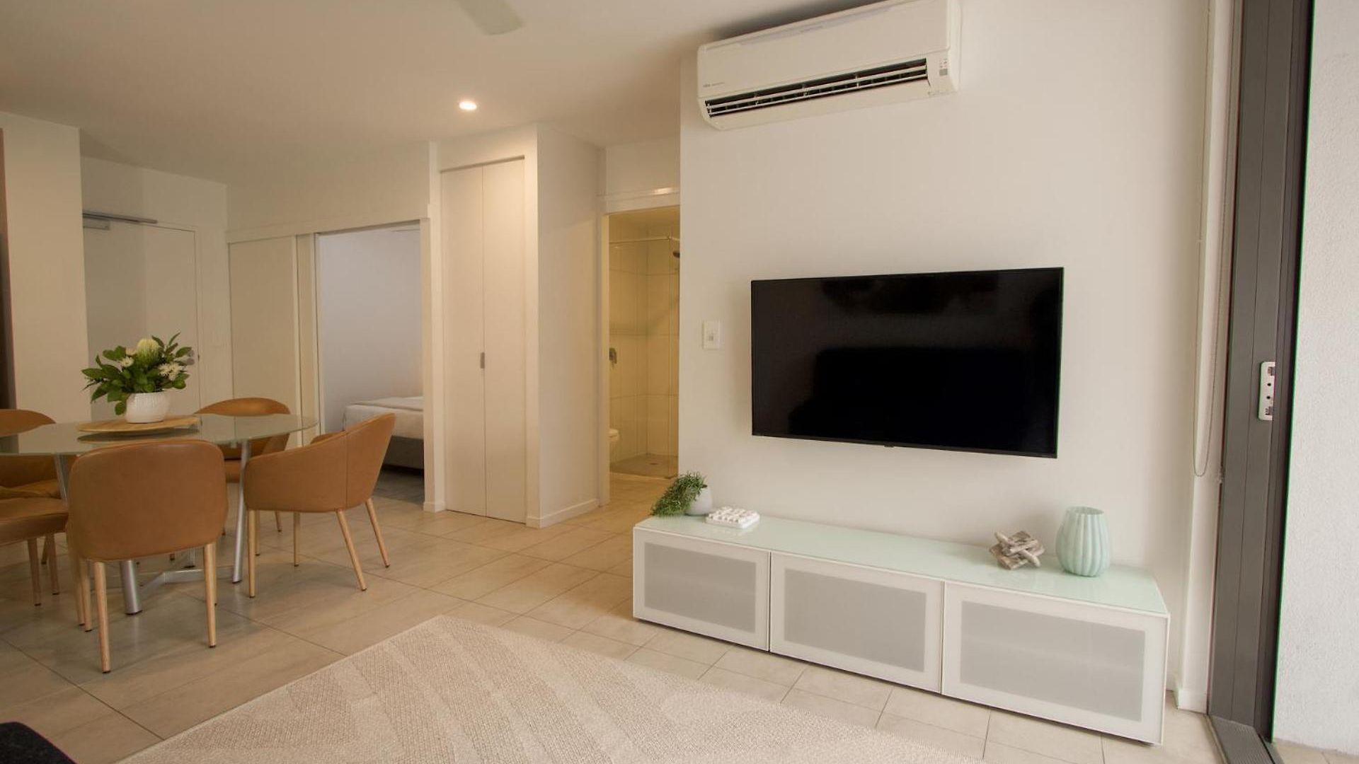Apartment Spacious 2 Bedroom In *